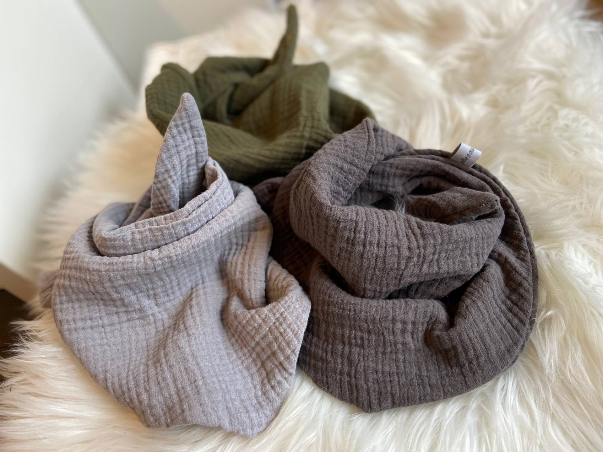 3Er Set Halstuch Dreieckstuch Kids Kinder Schal Musselintuch Olive Grau Khaki Herbst Hals Tuch Baby Geburt Spucktuch Lätzchen 3Er Set Halstuch Dreieckstuch Kids Kinder Schal Musselintuch Olive Grau Khaki Herbst Hals Tuch Baby Geburt Spucktuch Lätzchen von Etsy - AllesausliebeByInka