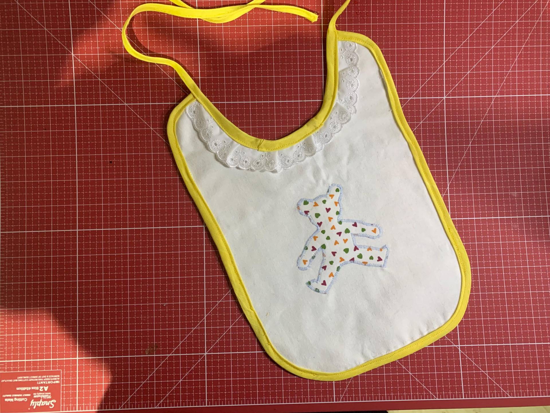 Baby Lätzchen - Handgemacht Selbstgenäht Bär Motiv von Etsy - AllesmoeglichShop