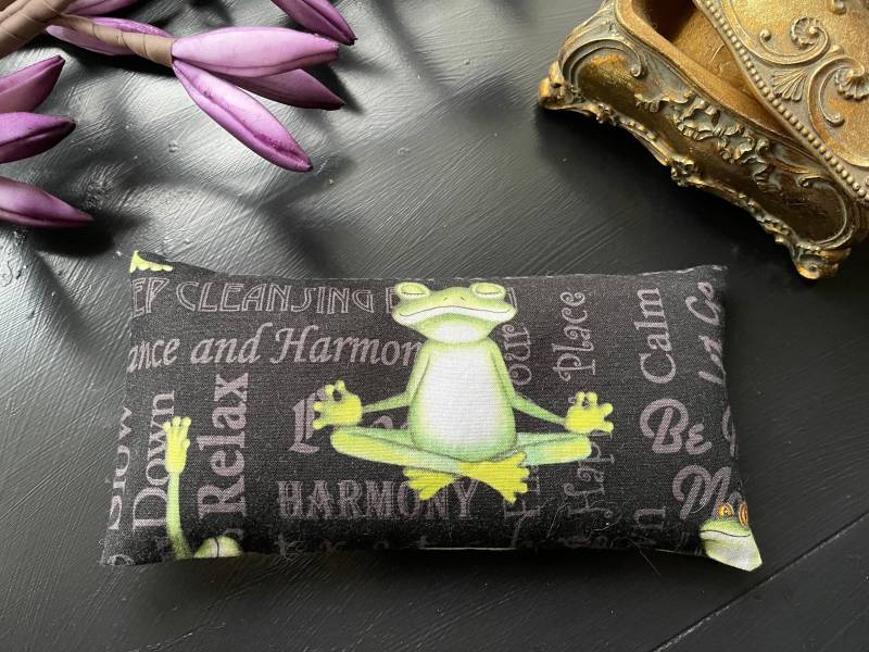 Yoga Augenkissen Frosch, Bio-Leinsamen, Bio-Lavendel, Waschbar Entspannung Meditation Reise Relax Schlaf Spa Wellness Savasana Kühlkissen von Etsy - Alrunalovelace