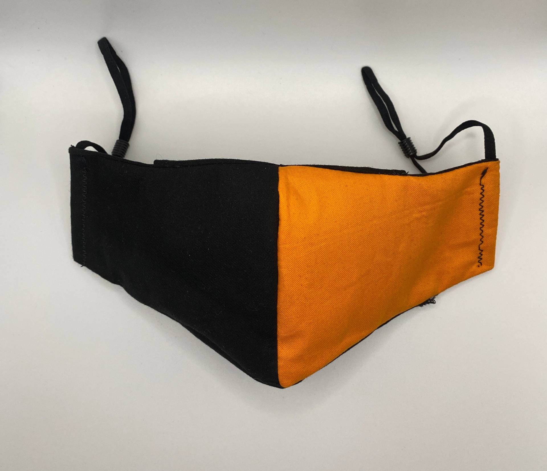 Schwarz & Orange Gesichtsmaske von Etsy - AmazinGiftShop