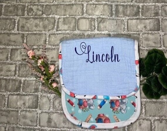 Personalisiertes Spucktuch von Etsy - AngelanStitches