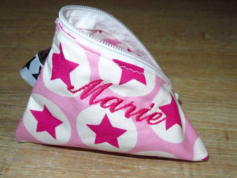 Schnullertasche Mit Namen Bestickt Personalisiert Babygeschenk Mädchen Rosa Pink Sterne von Etsy - AnnimannieB