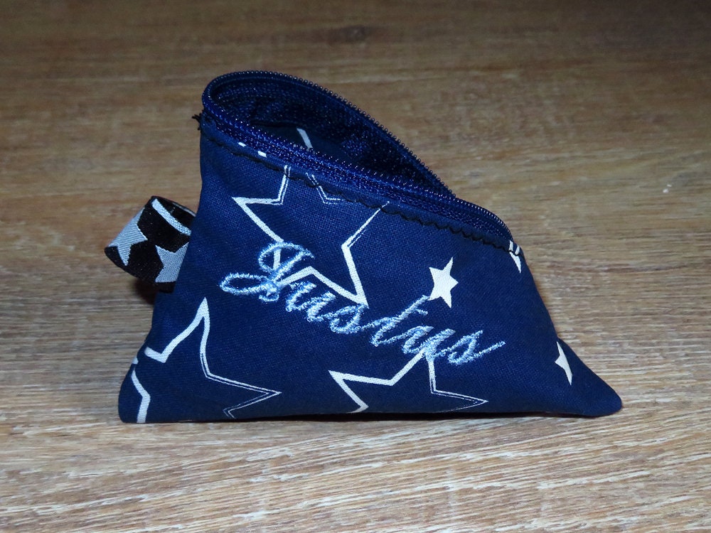 Schnullertasche Mit Namen Bestickt Personalisiert Geschenk Zur Geburt Babygeschenk Dunkelblau Sternen von Etsy - AnnimannieB