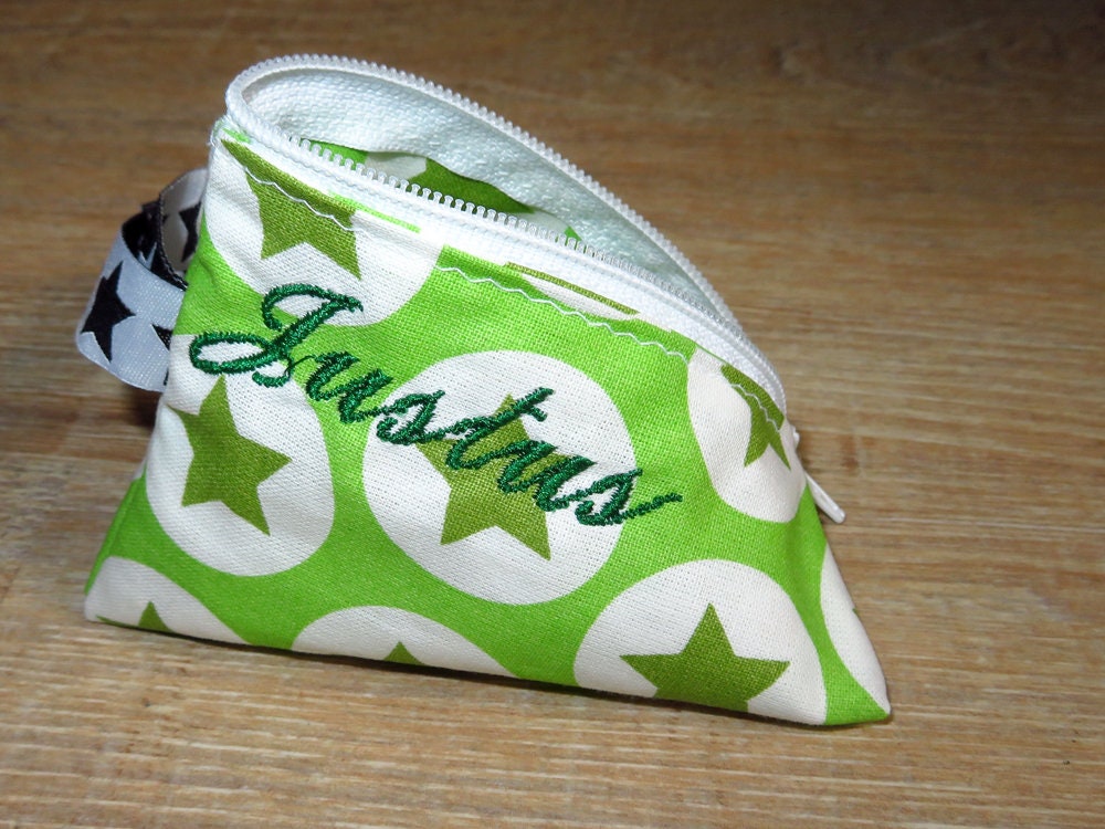 Schnullertasche Mit Namen Bestickt Wunschname Babygeschenk Grün Sternen von Etsy - AnnimannieB