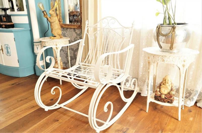 Elegant Antique-style Rustic White Iron Garden Chair For Indoor & Outdoor Enchantment von Etsy - AntiquaVinux