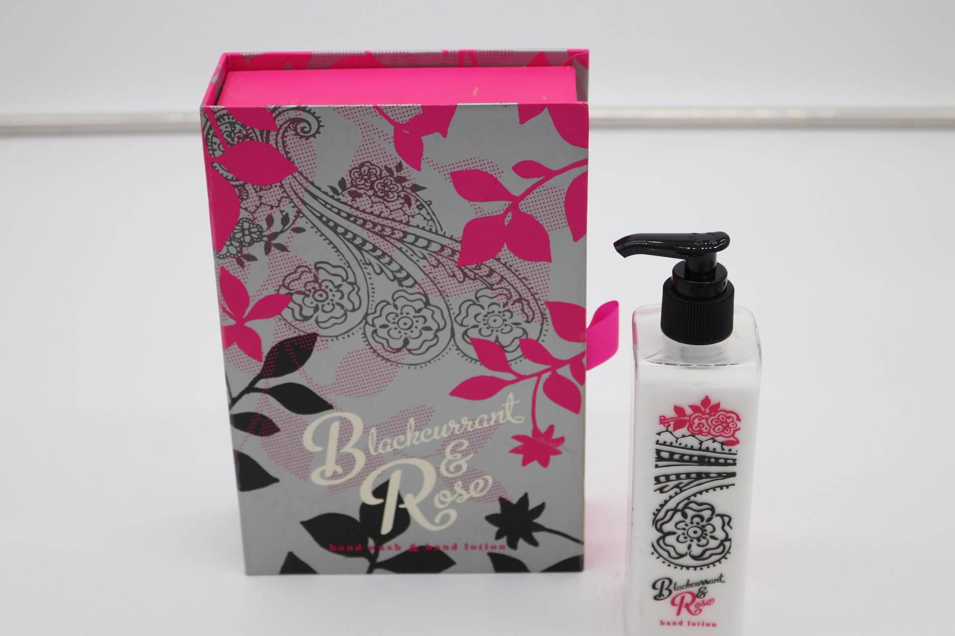 Vintage Paperchase "Blackcurrant & Rose" Geschenkset - Mint Versiegelt Wundervolles Geschenk Für Jede Frau Körperwäsche Und Handlotion von Etsy - AntiqueologyToday