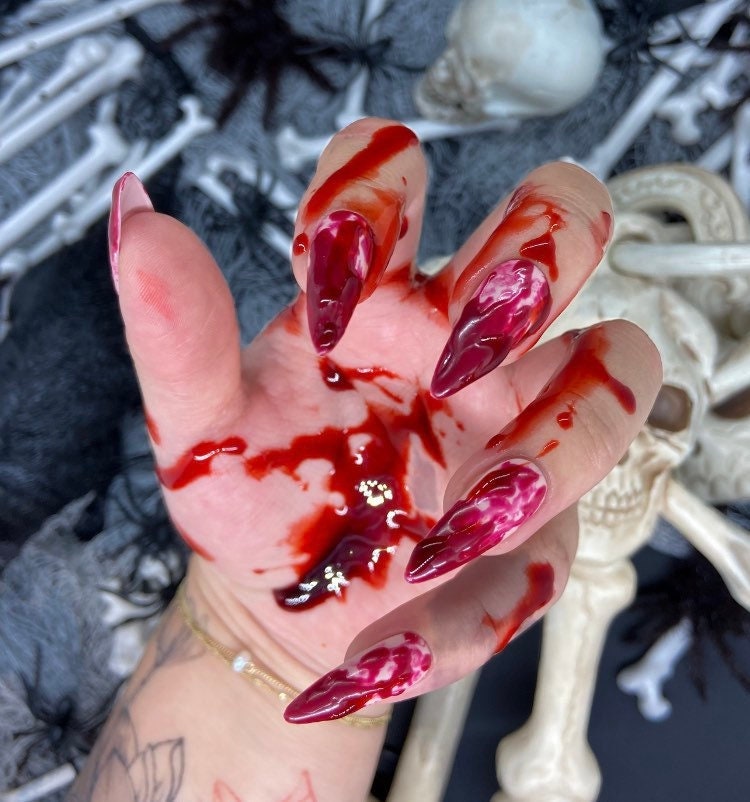 Geronnenes Blut Halloween Press On Nails von Etsy - ApricusNails