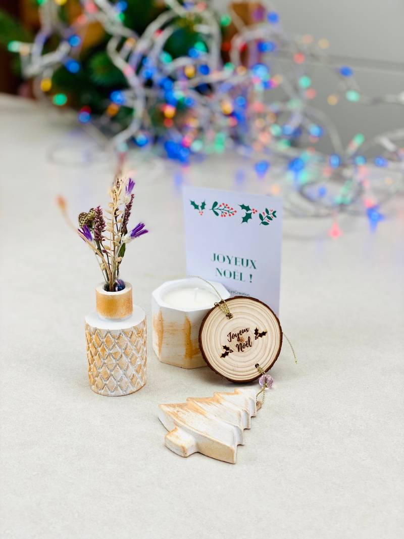 Weihnachtsgeschenkbox | Personalisierter Baumschmuck Minivase Mit Trockenblumen Vegane Sojakerze von Etsy - ArtOnLysCreation