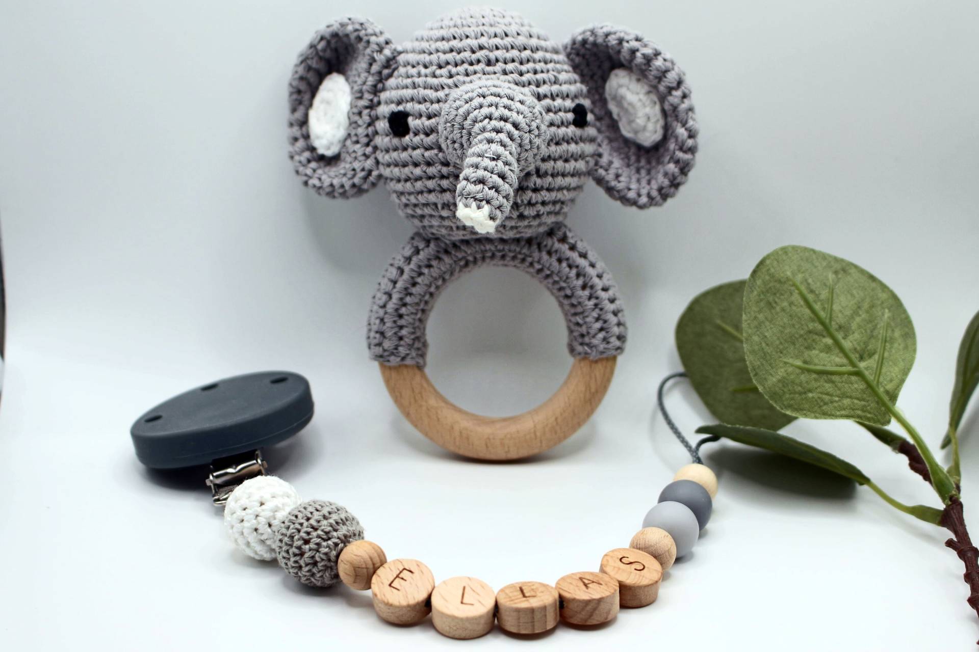 Schnullerkette Und Rassel Elefant Mit Besonderem Clip, Personalisierbar, Geschenkset Schnullerkette Und Rassel Elefant Mit Besonderem Clip, Personalisierbar, Geschenkset von Etsy - ArtPearlBaby