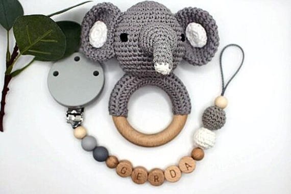 Schnullerkette Und Rassel Elefant Mit Besonderem Clip, Personalisierbar, Geschenkset Schnullerkette Und Rassel Elefant Mit Besonderem Clip, Personalisierbar, Geschenkset von Etsy - ArtPearlBaby