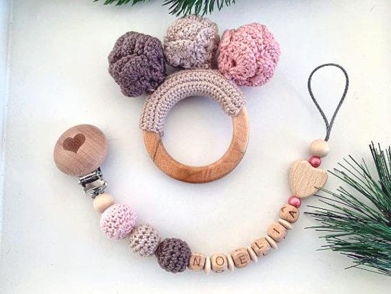 Schnullerkette Und Rassel Rose Im Set, Personalisierbar, Geschenkset Schnullerkette Und Rassel Rose Im Set, Personalisierbar, Geschenkset von Etsy - ArtPearlBaby