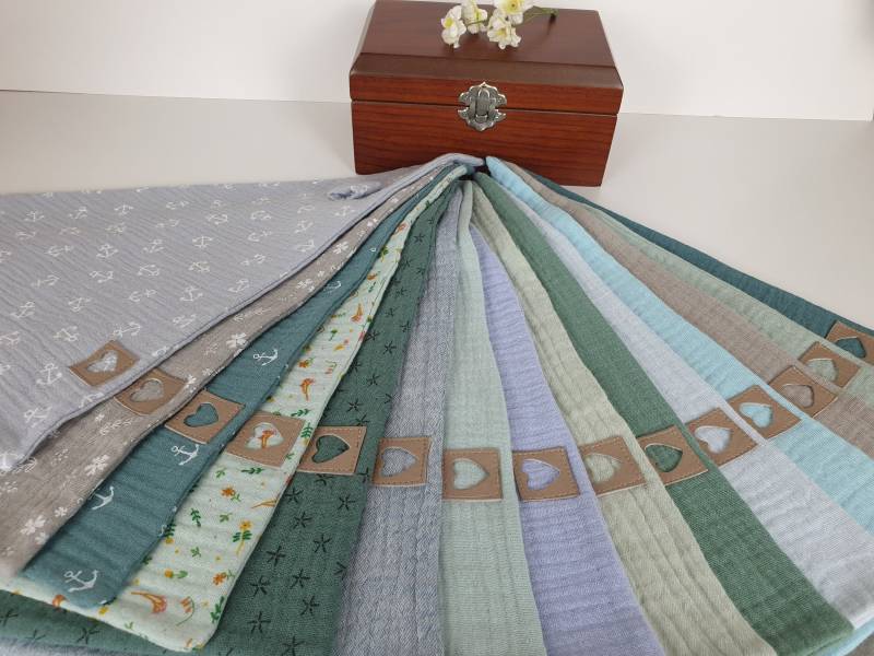 Bio Spucktuch Mulltuch Baby Musselin Dreieckstuch Zum Knoten in Verschiedenen Designs Anker Blumen Sterne Mint von Etsy - AtelierHoney