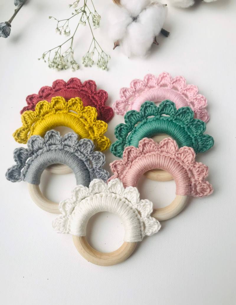 Baby Spielzeug Beißring Aus Holz Mit Häkelborte von Etsy - BABYCOTTONCLUB