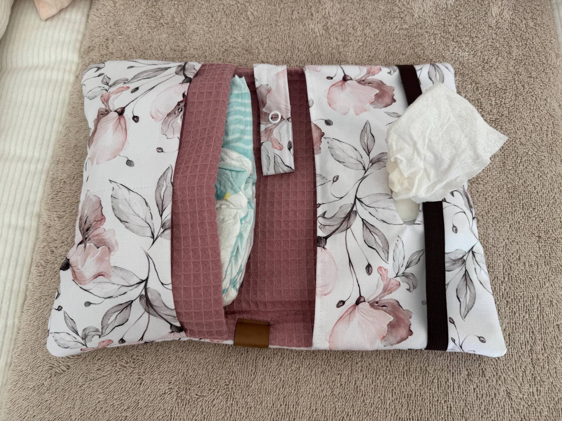 Windeltasche Flower Power, Handgemachtes Babyaccessoire, Bärli Baby Accessoire Geschenk Zur Geburt Windeltasche Flower Power, Handgemachtes Babyaccessoire, Bärli Baby Accessoire Geschenk Zur Geburt von Etsy - BAERLISTORE