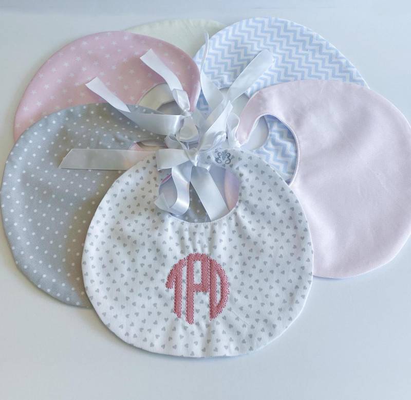 Personalisierte Lätzchen Baby Junge, Mädchen, Handgemachtes Lätzchen, Stickerei-Monogramm-Lätzchen, Originelles Baby-Lätzchen, Baby-Taschentuch von Etsy - BBroderies