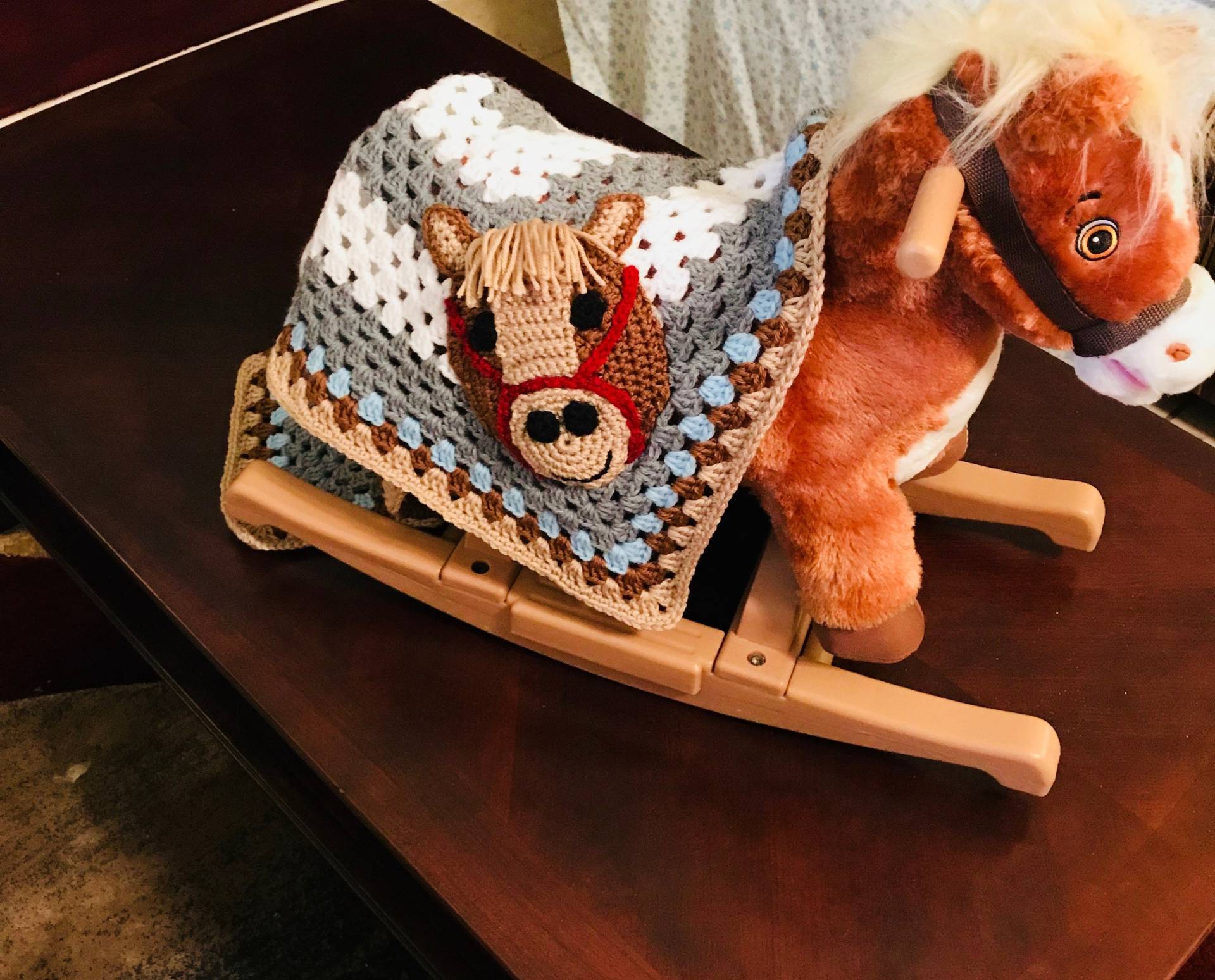 Gehäkelte Pferd Babydecke, Misst 82 cm X 86 cm, Babypartygeschenk, Fotorequisite Gehäkelte Pferd Babydecke, Misst 82 cm X 86 cm, Babypartygeschenk, Fotorequisite von Etsy - BJquitandcrochetshop