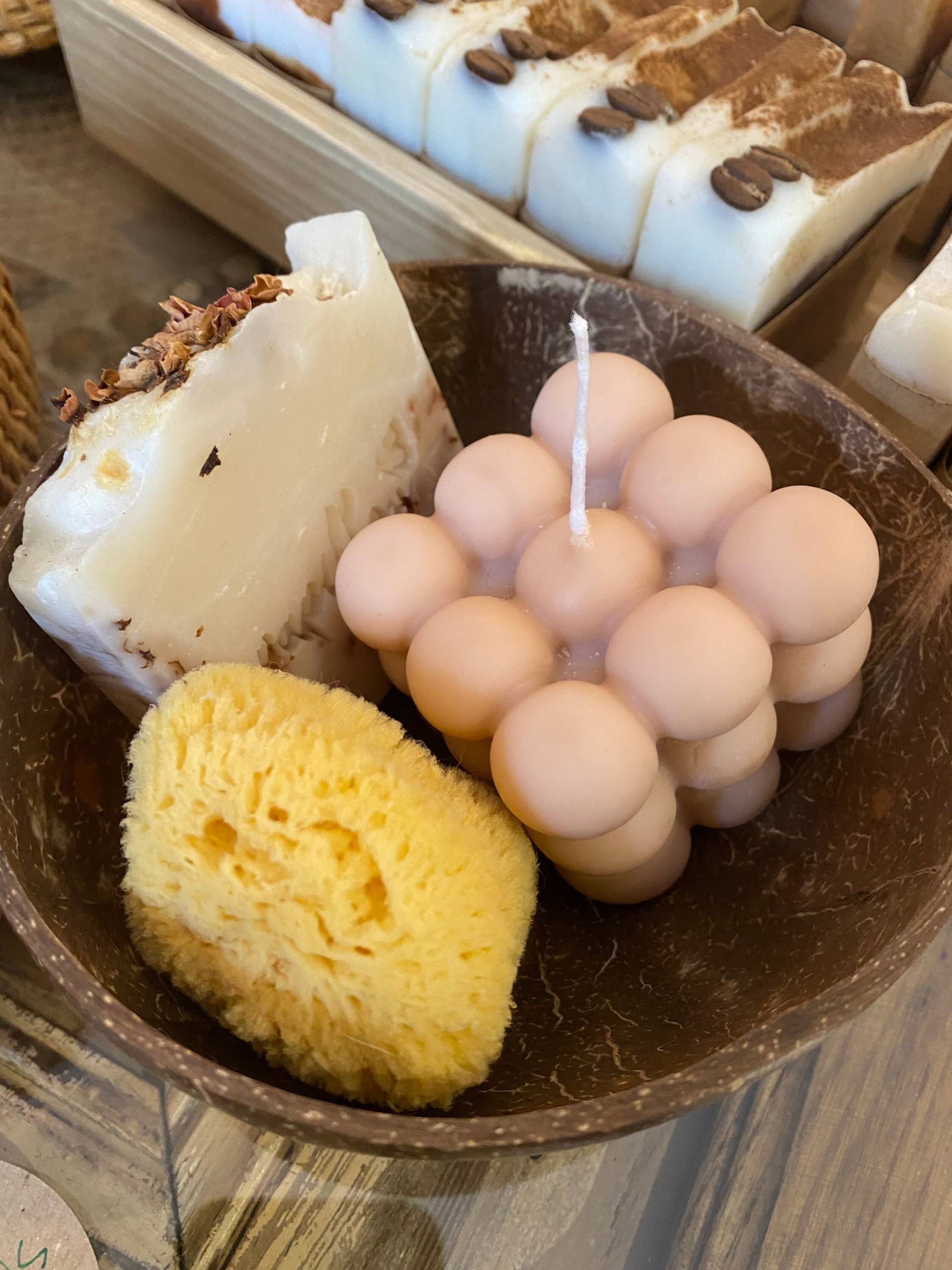 Mutter Pflegekorb. Mama Geschenk-Set Mit Natürlicher Kokos-Aufbewahrung. Duftende Seife. Pastellkerze von Etsy - BOHOspell