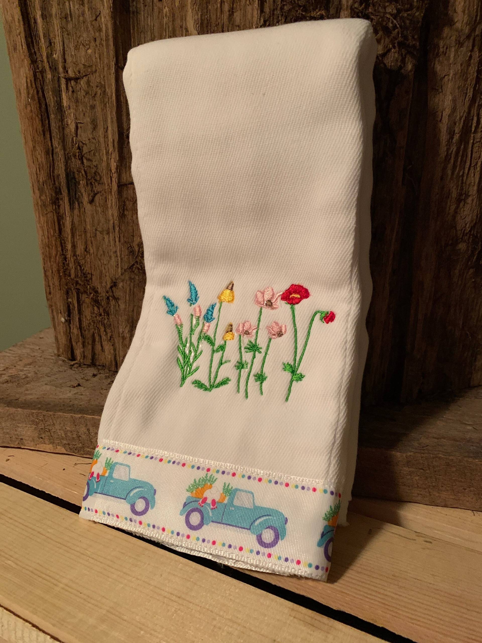 Individualisierbare Neue Frühlingsblumen Mit Hase in Karotte Truck Baby Burp Tuch Ausgezeichnetem Zustand von Etsy - BabyEmVintage