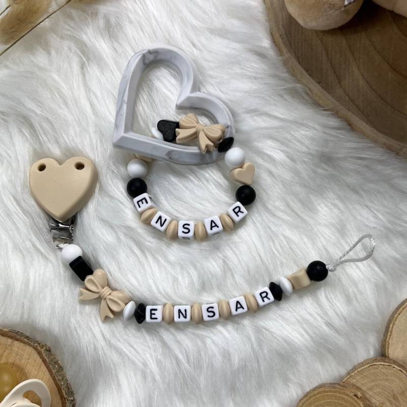 Schnullerkette Mit Namen | Set M | Greifling, Schnullerkette, Design Sweet Beige Personalisiert Unikat Handgefertigt Geschenk von Etsy - BabyKettchen