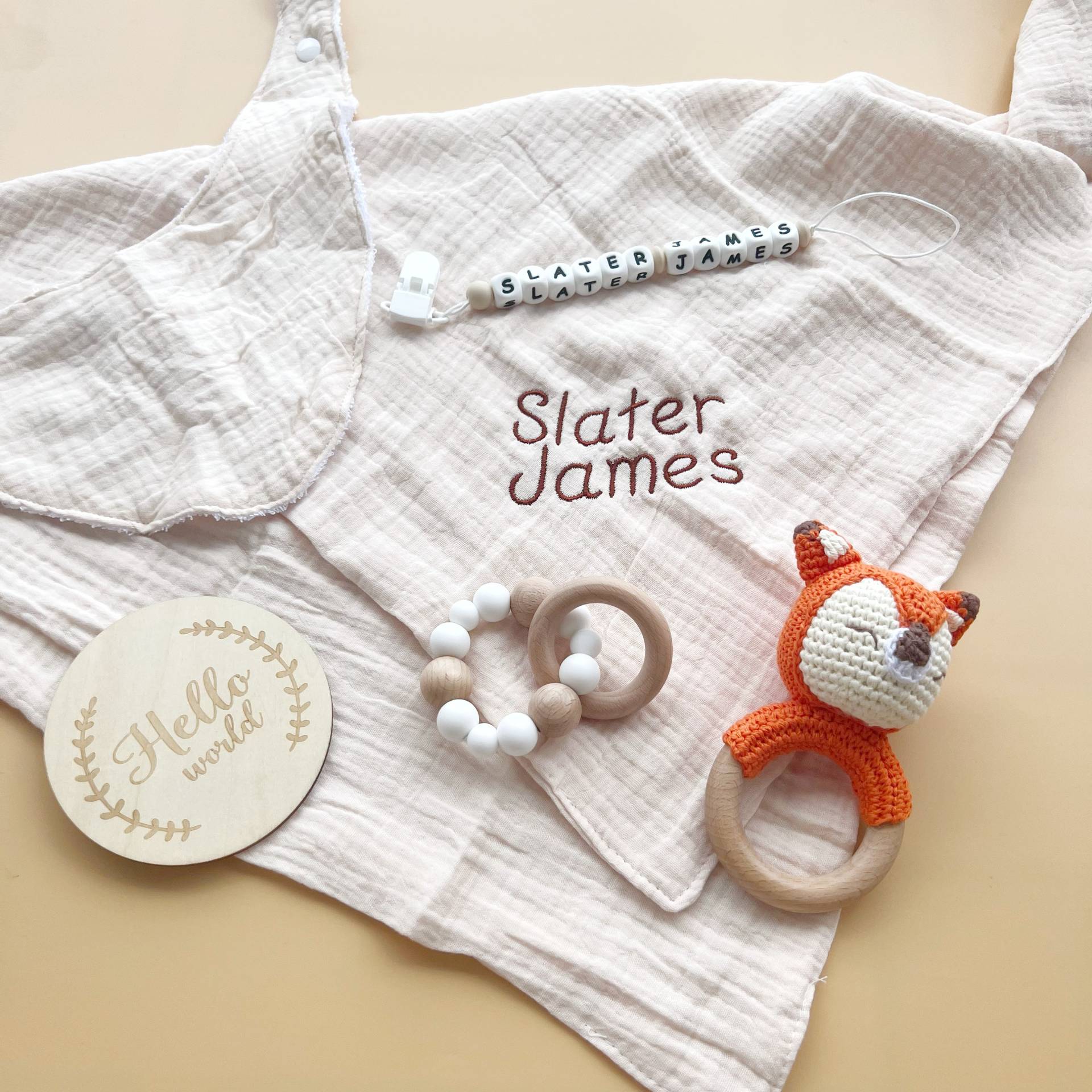 Personalisiertes Baby Geschenk | Benutzerdefinierte Neugeborenen Mädchen Jungen Bestickte Decke Set Neue Geschenkbox Schnullerkette Spielzeug von Etsy - BabyMiWorld