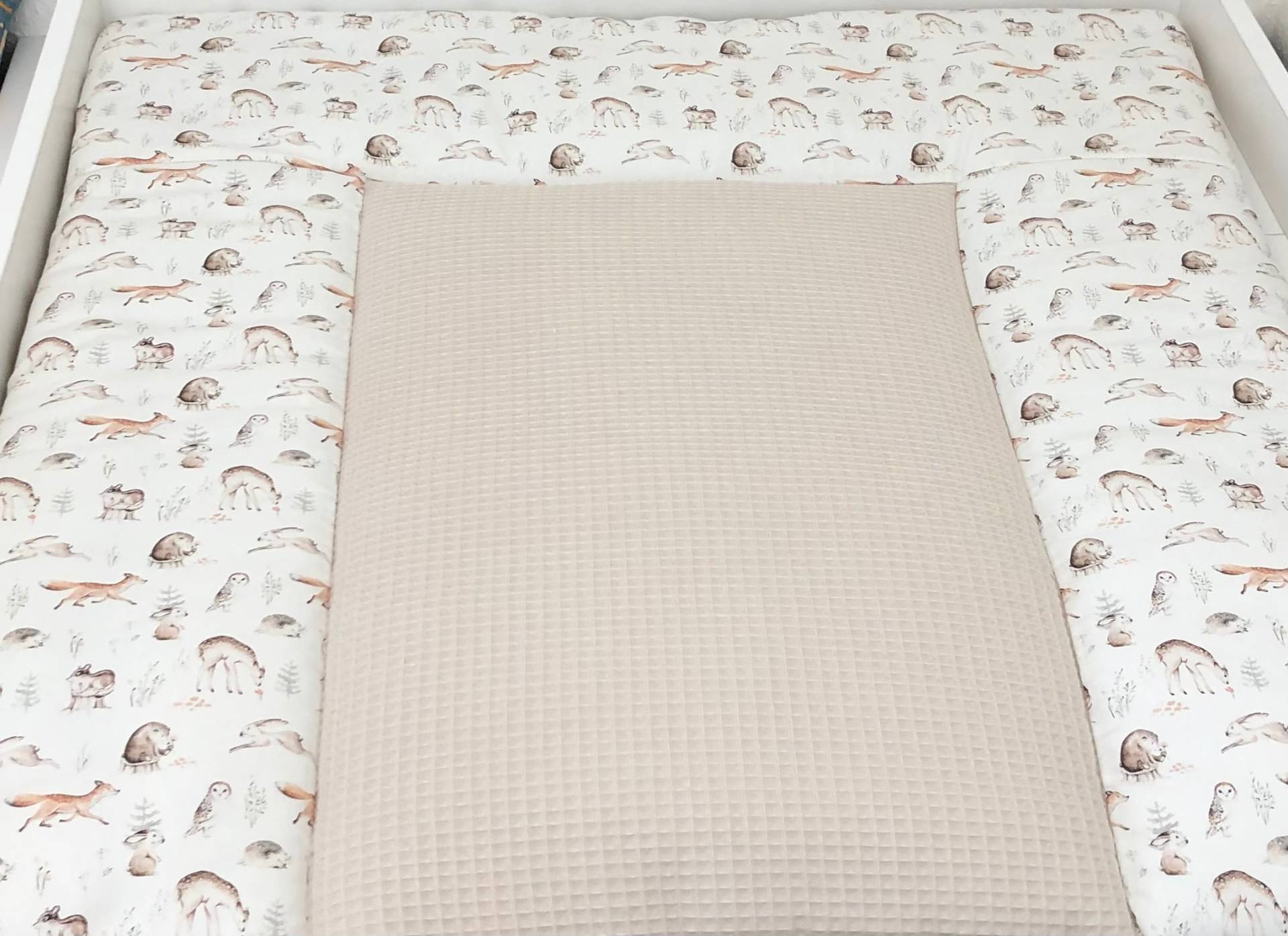 Schöne Wickelauflage Waldtiere Waffelstoff Beige Produktnummer Wa 0712 von Etsy - BabyglueckDesign