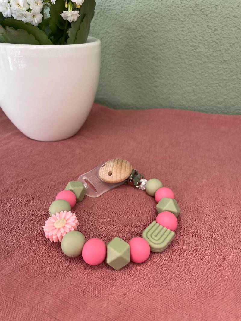 Hochwertige Handgemachte Schnullerkette Mit Clip Und Silikonring von Etsy - BabyperlenDesigns