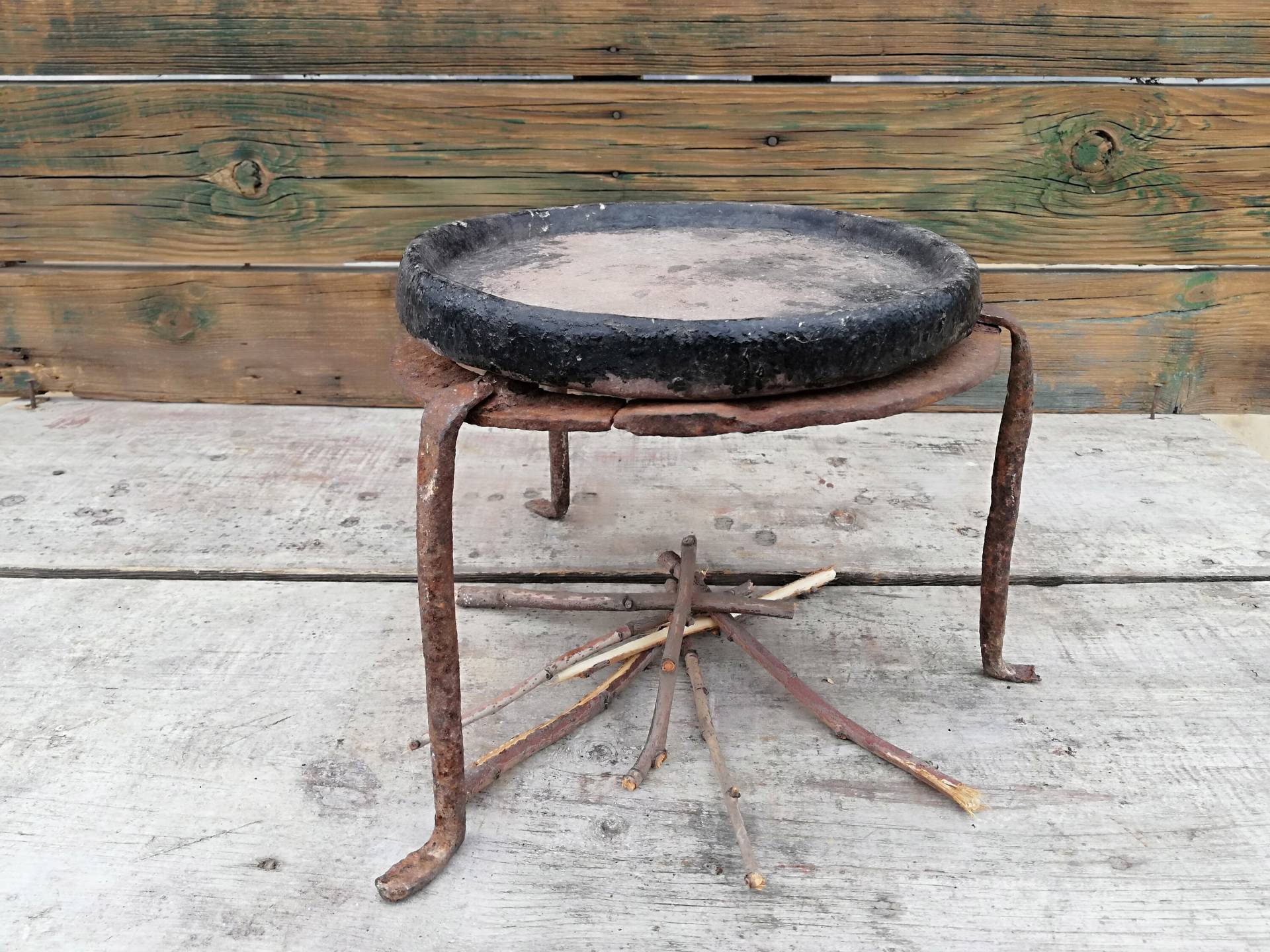 Antikes Pfannkuchen Backset Metallständer & Tontopf, Ländliches Dekor Antikes Pfannkuchen Backset Metallständer & Tontopf, Ländliches Dekor von Etsy - BackinthepastShop