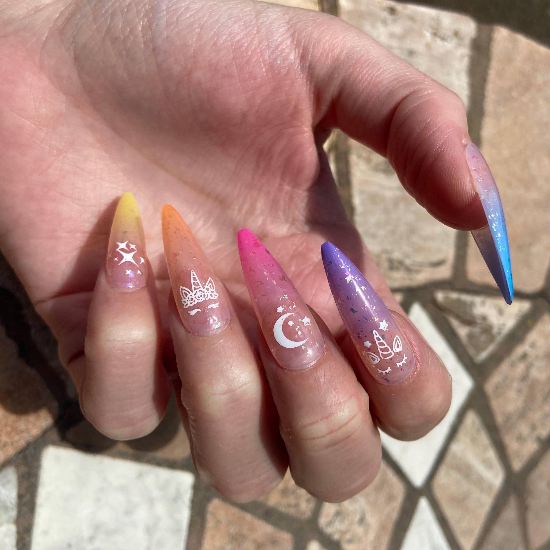 Einhorn Regenbogen Nägel ~ Stiletto Ombre Transparent Klar Funkeln Flocken Schillernd Bunt von Etsy - BadBitchNailsByLinz