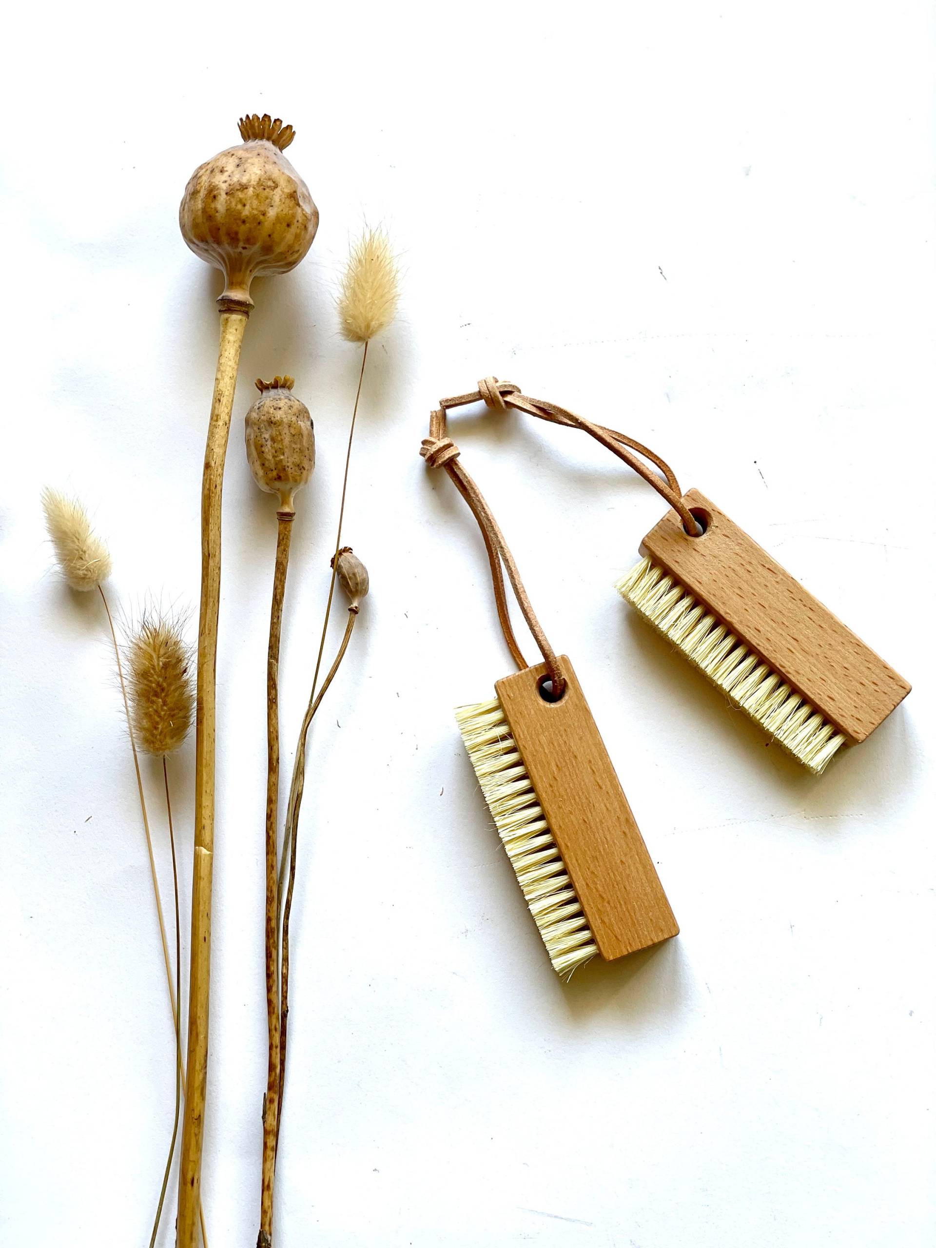 Nachhaltige Nagelbürste Aus Holz Mit Pflanzenfasern Liebe Zur Natur Und Umwelt | Vegan Geschenk Natürlich Plastikfrei Leben Nachhaltige Nagelbürste Aus Holz Mit Pflanzenfasern Liebe Zur Natur Und Umwelt | Vegan Geschenk Natürlich Plastikfrei Leben von Etsy - BadepralineOnTour