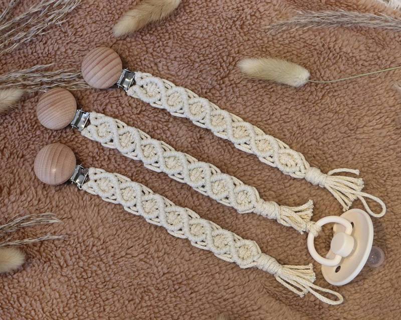 Schnullerkette Geflochten | Macramee Schnullerband Baby Geschenk Geburt Handgemacht Beige Mädchen Junge von Etsy - BalumaBabybedarf