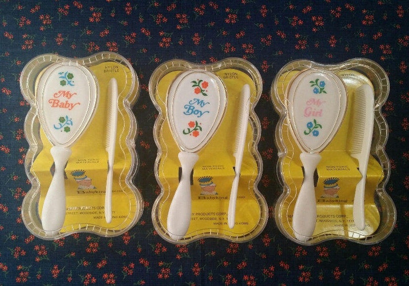 Vintage My Baby Bürste Und Kamm-Set, Babypartygeschenk, Erste Babybürste Neues Baby-Set, Badezeit-Accessoire, Nylonborsten Vintage My Baby Bürste Und Kamm-Set, Babypartygeschenk, Erste Babybürste Neues Baby-Set, Badezeit-Accessoire, Nylonborsten von Etsy - BambiVintageKids