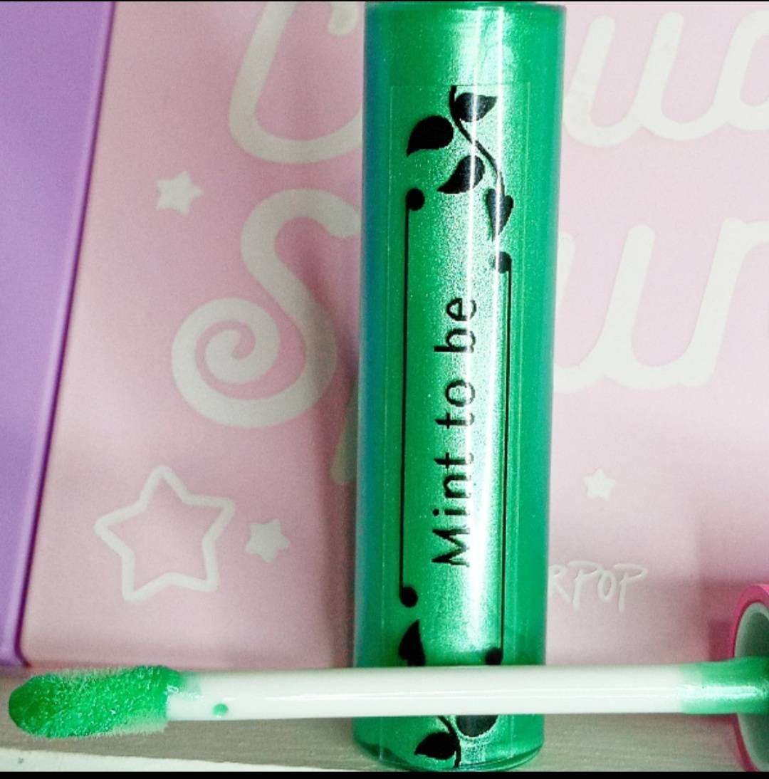 Feuchtigkeitsspendender Lipgloss in „Mint To Be" Mintgrün | 18 Einzigartige Geschmacksrichtungen von Etsy - BasicWitchBeauty