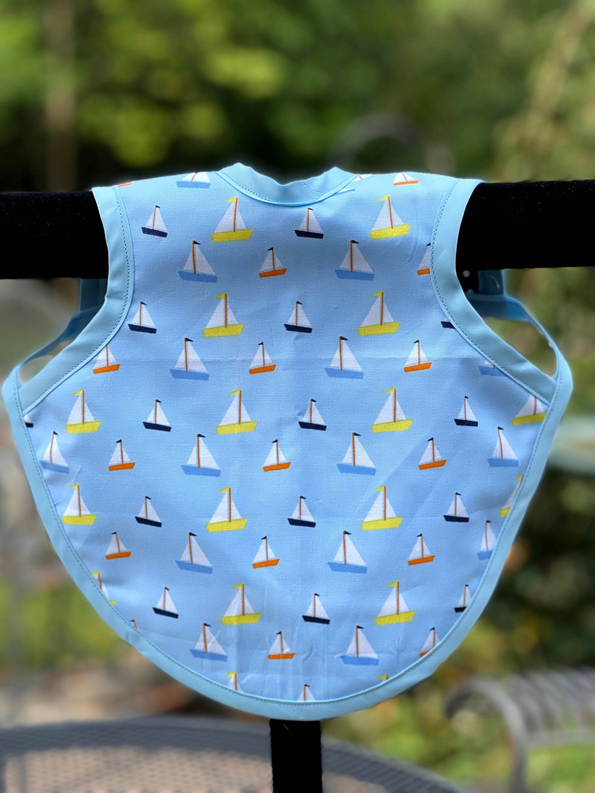 Segelboote Bapron, Größe 6M-18M, Baby Lätzchen, Segeln, Kleinkind Babypartygeschenk, Wassersport Boote Bapron von Etsy - BaughAndCo