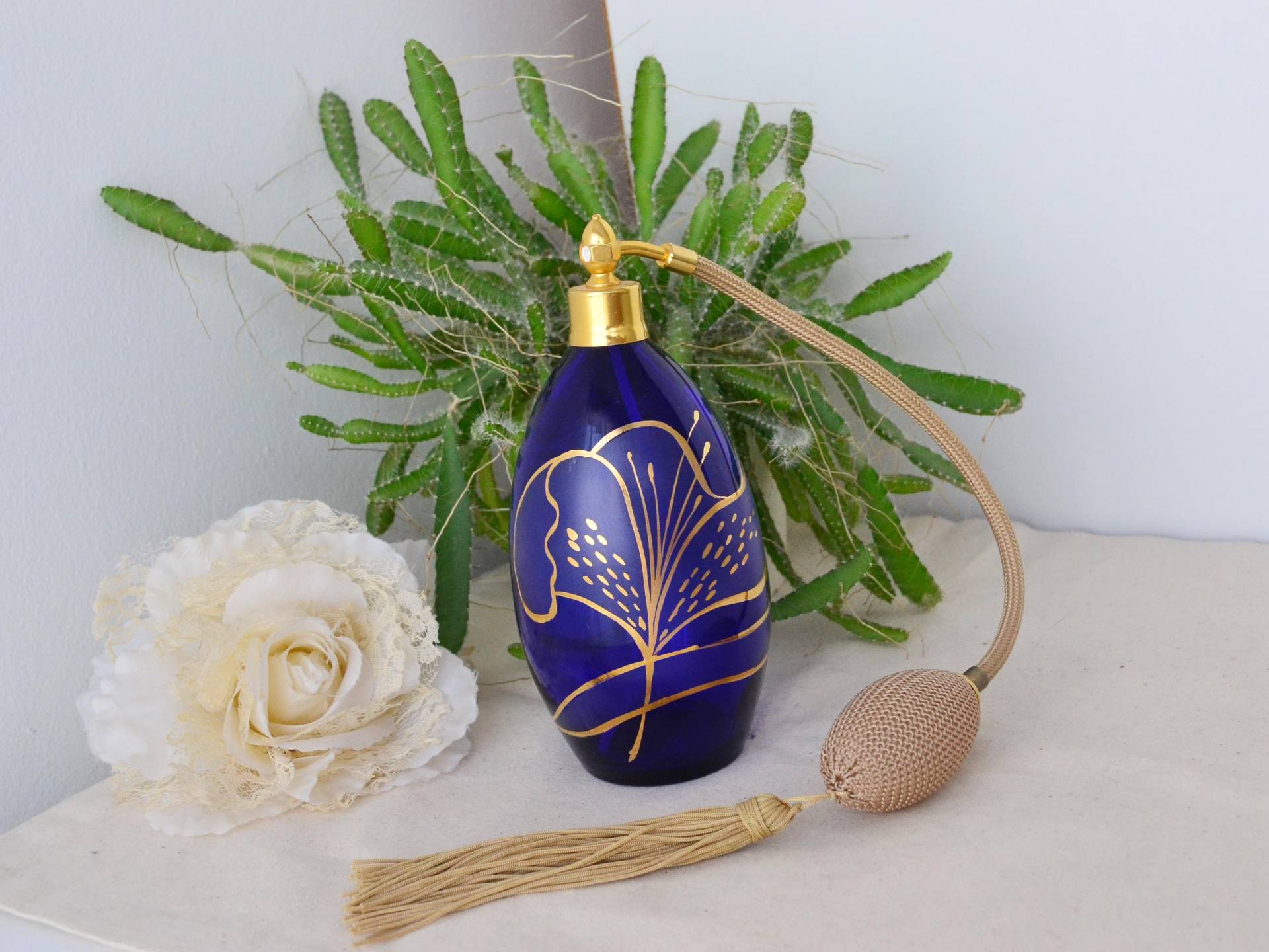 Ilona Kobaltblau Parfümzerstäuber Ilona Kobaltblau Parfümzerstäuber von Etsy - BazaarVintageStore