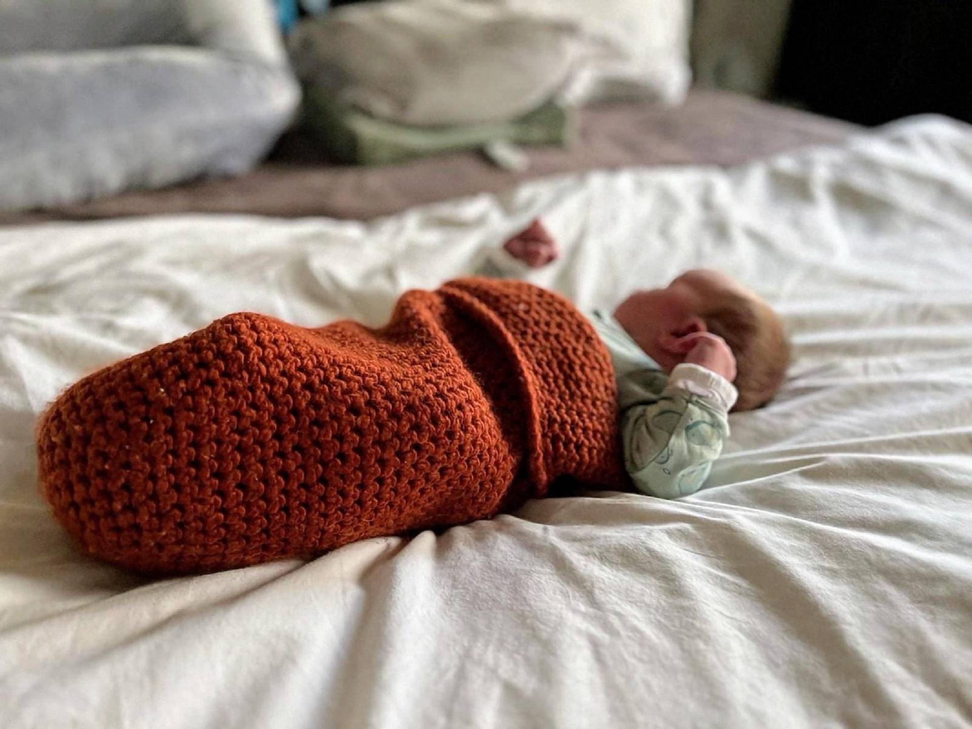 Gehäkelter Baby Schlafsack 100% Wolle Kuscheliger Babykokon Handgefertigt Gehäkelter Baby Schlafsack 100% Wolle Kuscheliger Babykokon Handgefertigt von Etsy - BdBsKnitKnots