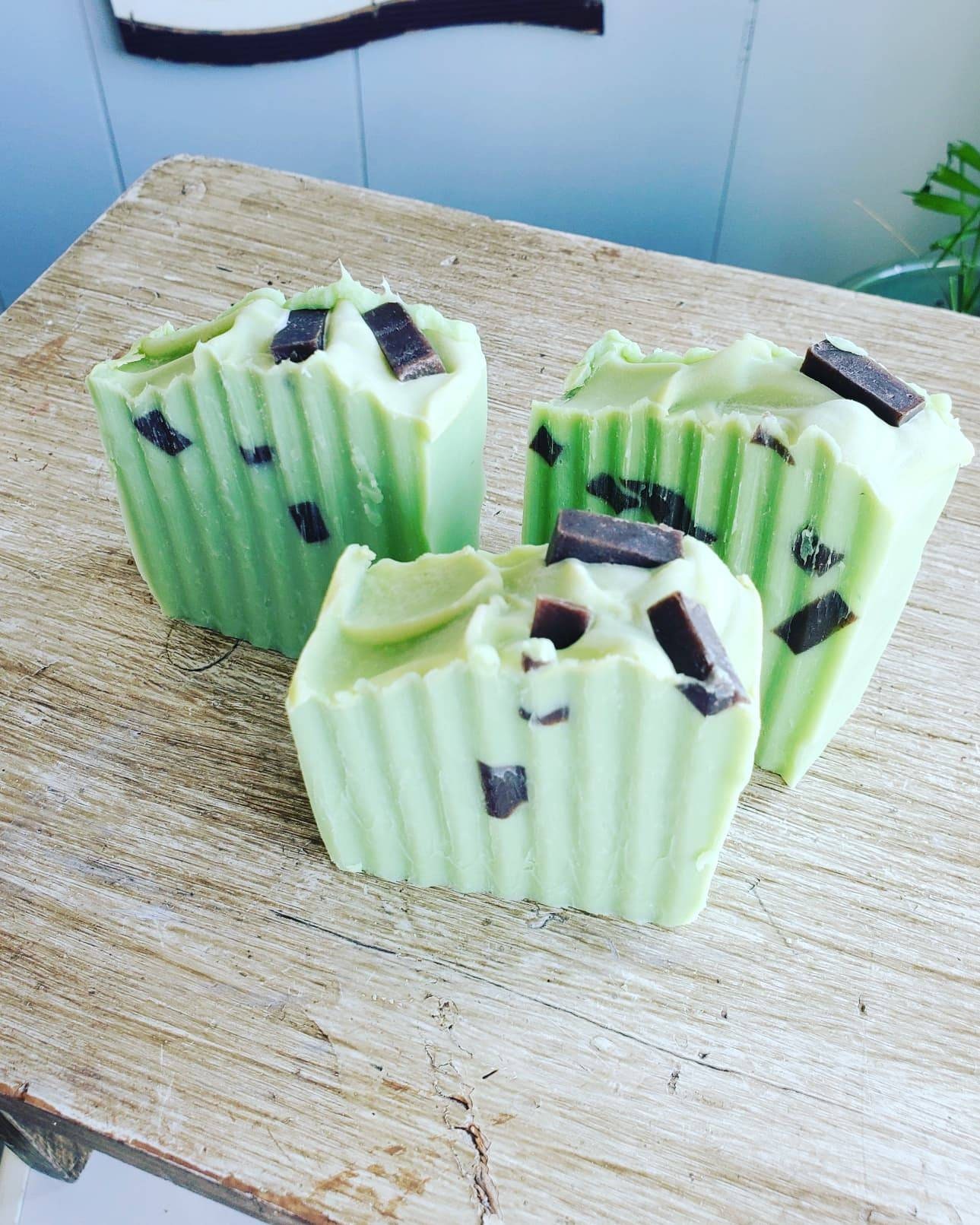 Mint Chocolate Chip Bar Seife von Etsy - BeautyBeeSoap