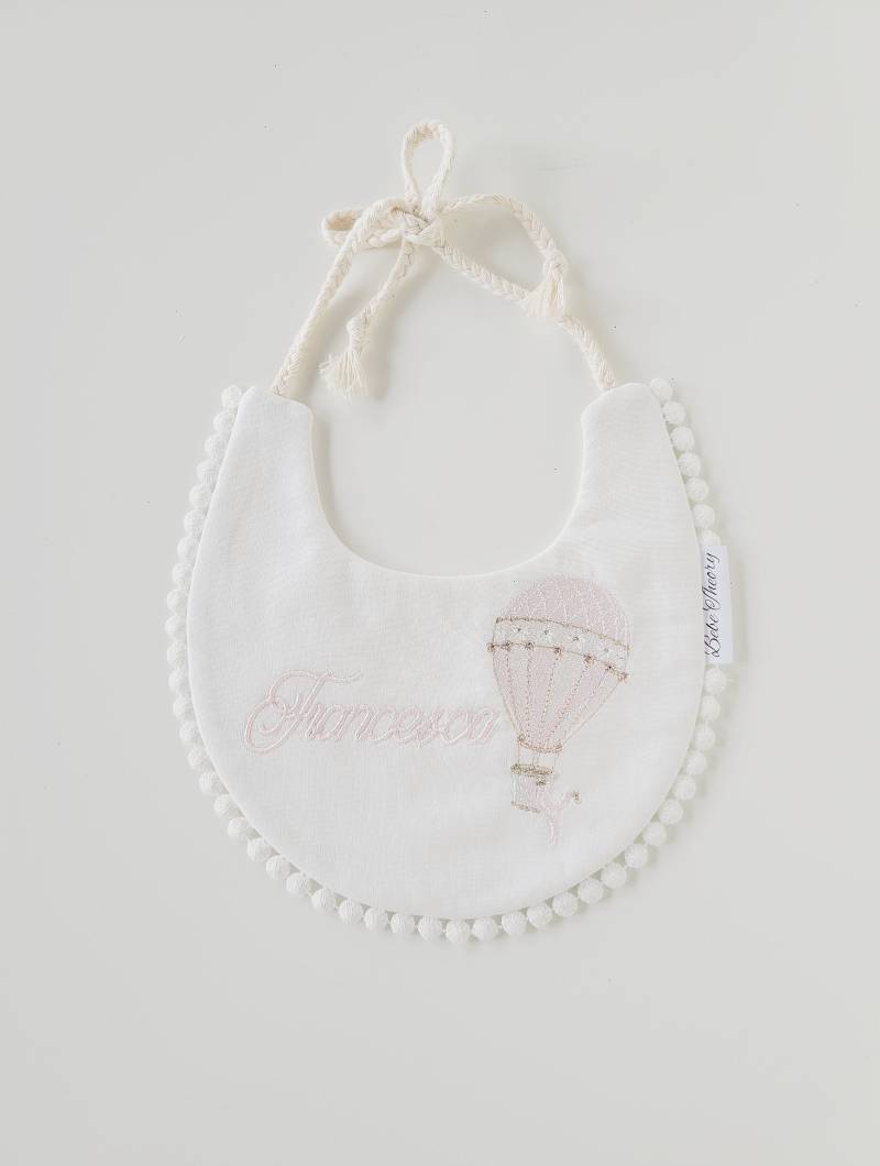 Heißluftballon-Lätzchen - Gesticktes Personalisiertes Baby-Lätzchen von Etsy - BebeTheory