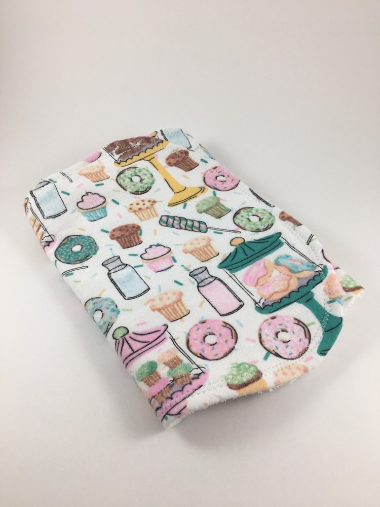 Personalisierte Süßigkeiten Spucktuch, Baby Baby-Dusche-Geschenk, Spucktücher, Junge Geschenk, Mädchen Initialen Personalisierte Süßigkeiten Spucktuch, Baby Baby-Dusche-Geschenk, Spucktücher, Junge Geschenk, Mädchen Initialen von Etsy - BeeKaiBaby