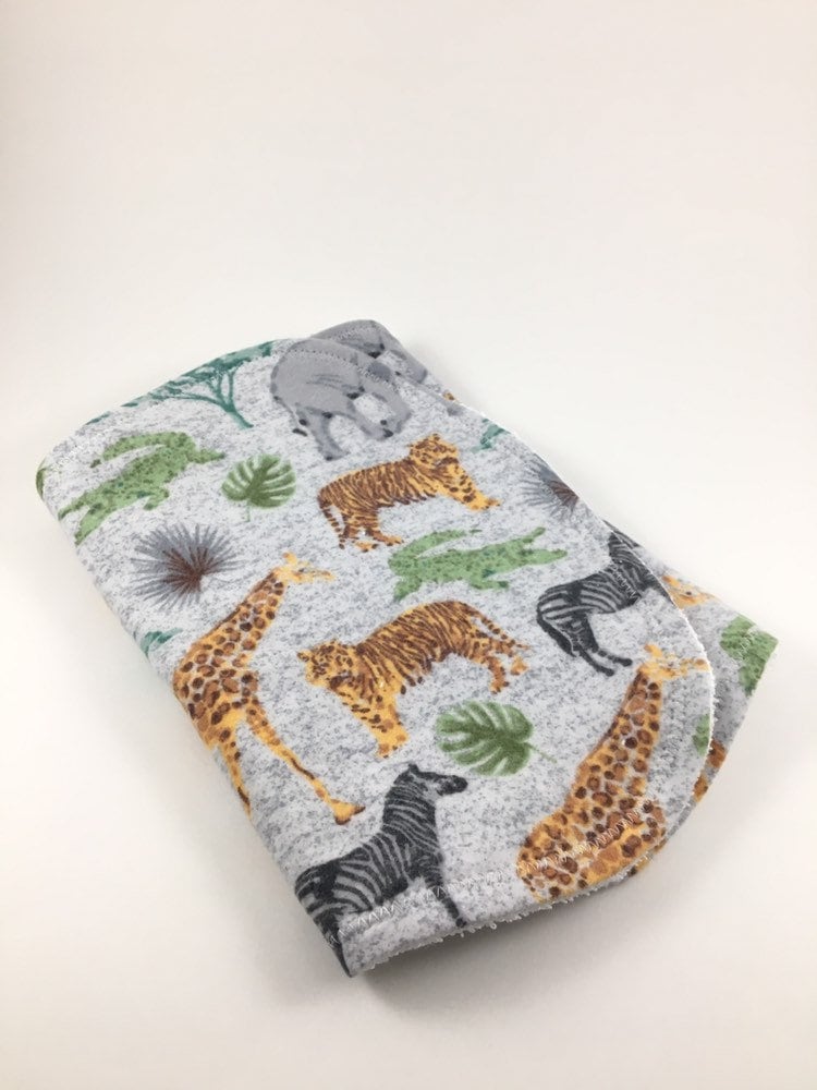 Personalisiertes Graues Safari Tier Spucktuch, Baby Baby-Dusche-Geschenk, Baby-Geschenk Für Jungen, Geschenk Baby-Mädchen, Baby-Initialen Personalisiertes Graues Safari Tier Spucktuch, Baby Baby-Dusche-Geschenk, Baby-Geschenk Für Jungen, Geschenk Baby-Mädchen, Baby-Initialen von Etsy - BeeKaiBaby