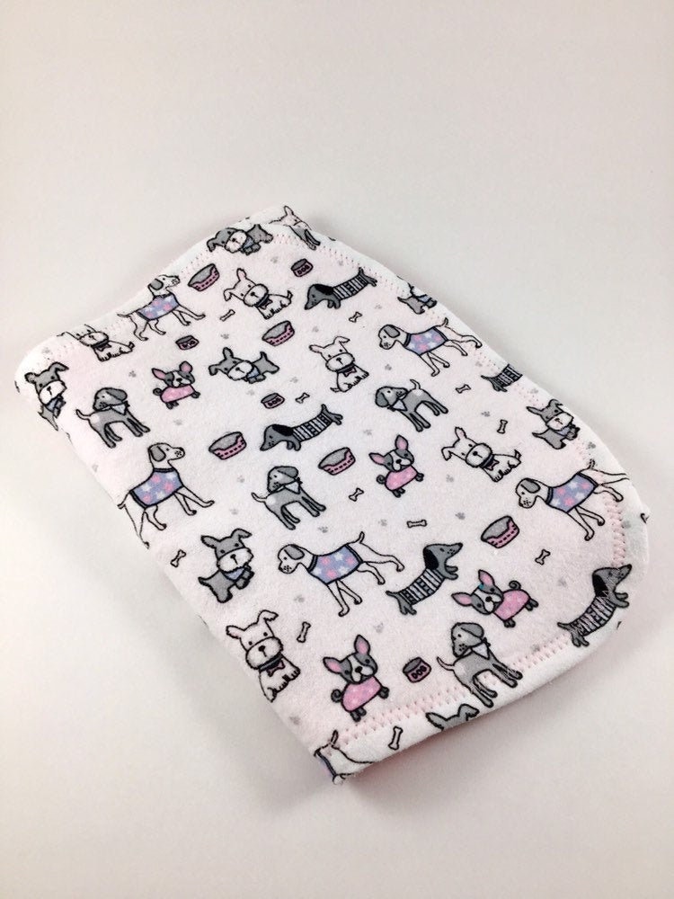Personalisiertes Rosa Hunde Spucktuch, Welpen Baby-Dusche-Geschenk, Baby-Mädchen, Baby Mädchen Geschenk, Baby-Initialen Personalisiertes Rosa Hunde Spucktuch, Welpen Baby-Dusche-Geschenk, Baby-Mädchen, Baby Mädchen Geschenk, Baby-Initialen von Etsy - BeeKaiBaby