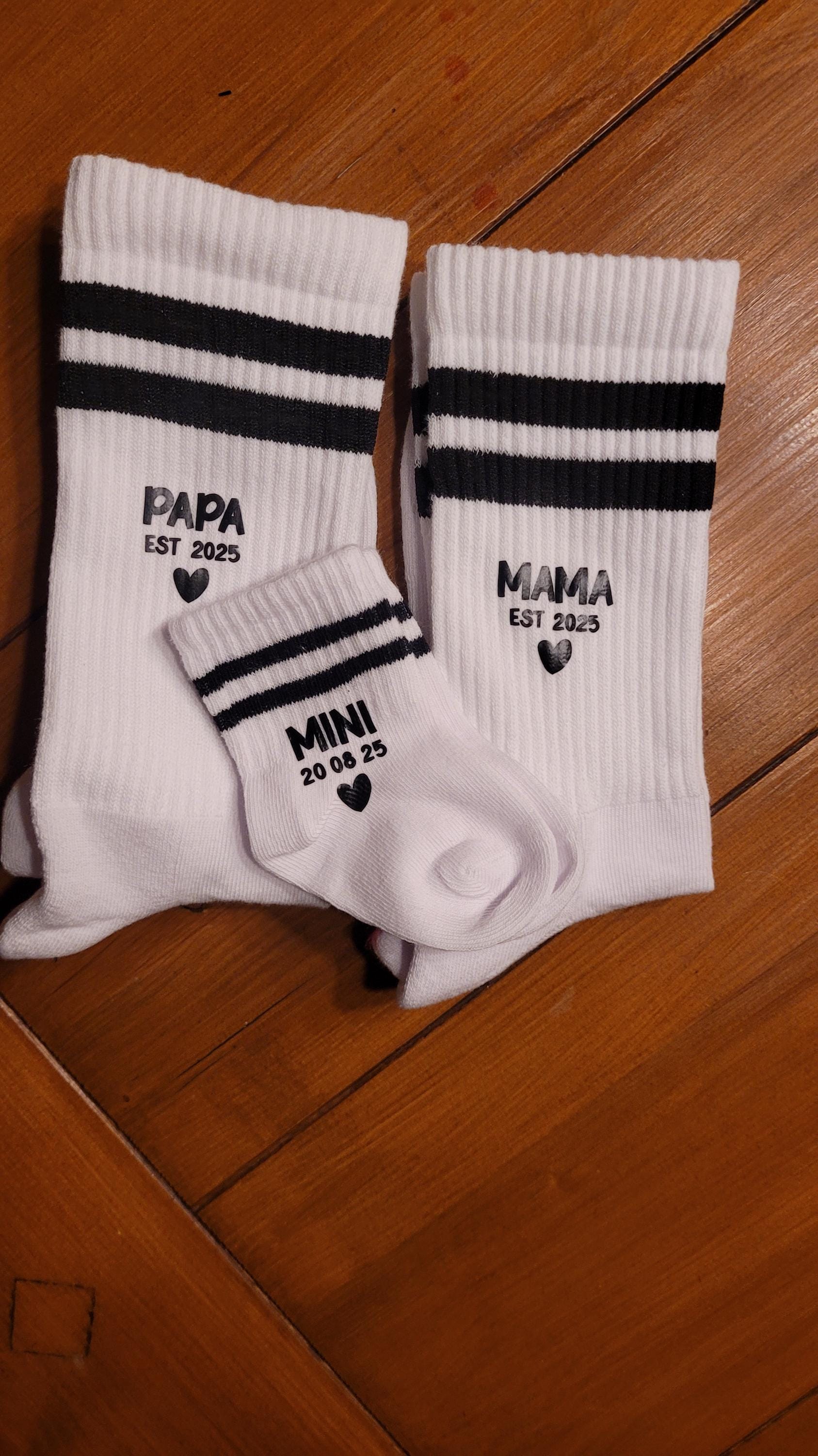 Personalisiertes Familien Socken Set | Mama, Papa & Baby Geschenk Zur Geburt Shower I Family Partnerlook Bio Baumwolle Personalisiertes Familien Socken Set | Mama, Papa & Baby Geschenk Zur Geburt Shower I Family Partnerlook Bio Baumwolle von Etsy - Bellaslittlepresents