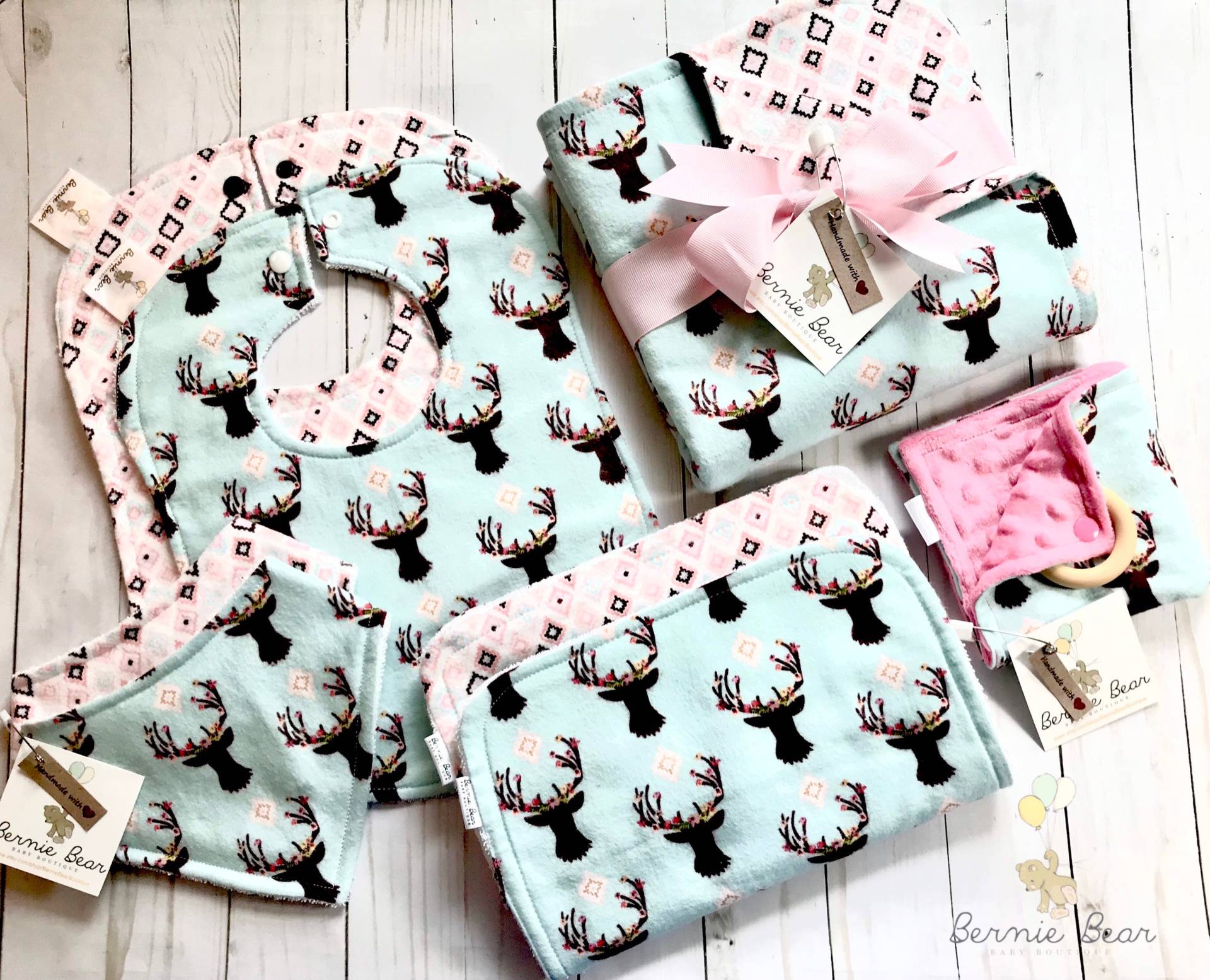 Waldland Hirsch Baby Lätzchen | Reh Spucktuch Wald Babydecke Woodland Bandana Mädchen-Baby-Geschenk-Set Waldland Hirsch Baby Lätzchen | Reh Spucktuch Wald Babydecke Woodland Bandana Mädchen-Baby-Geschenk-Set von Etsy - BernieBearBoutique