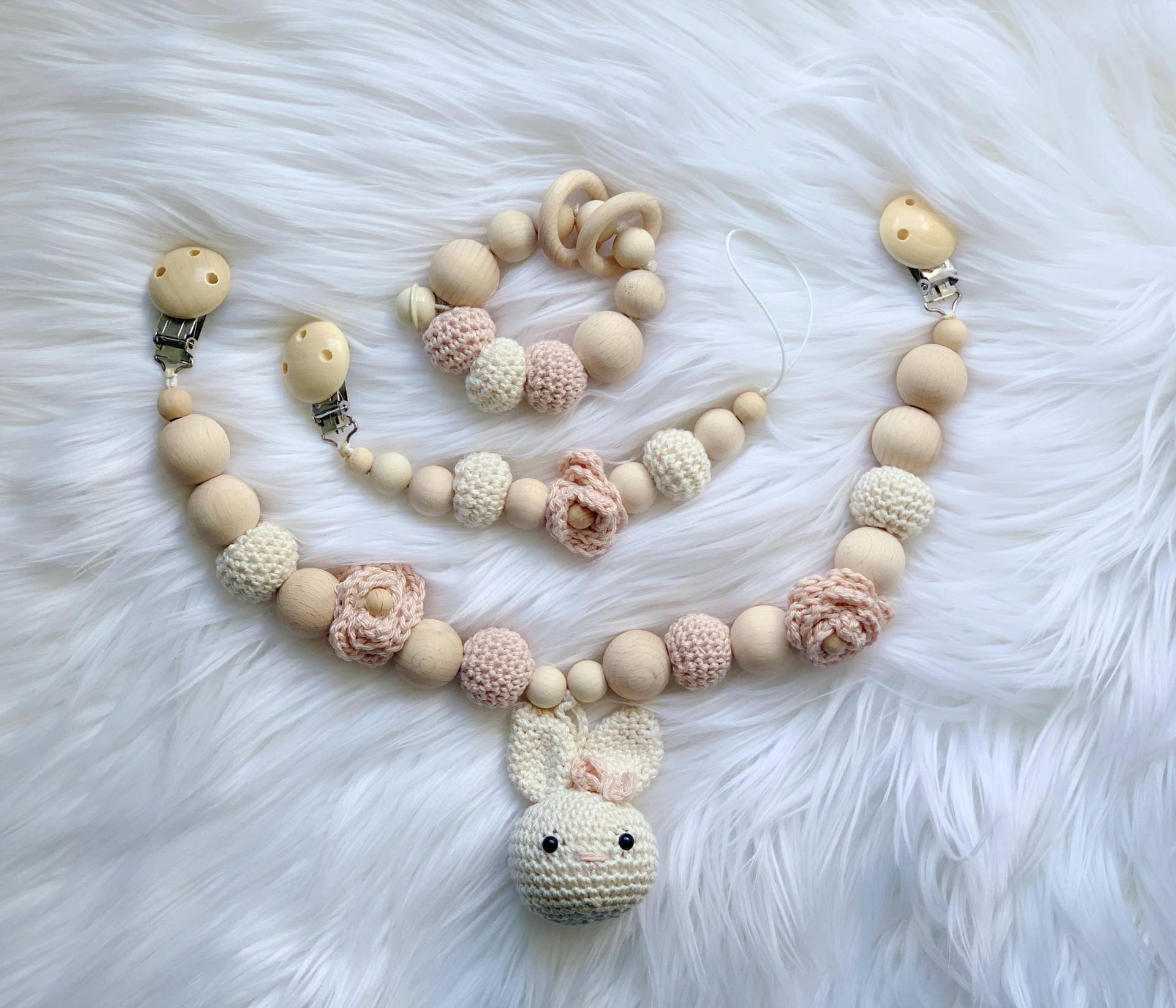 Baby Geschenk Häkel Set Amigurumi Schnullerhalter Schnullerclip Schnullerkette Kinderwagenkette Hase Baby Geschenk Häkel Set Amigurumi Schnullerhalter Schnullerclip Schnullerkette Kinderwagenkette Hase von Etsy - BestLovelythings