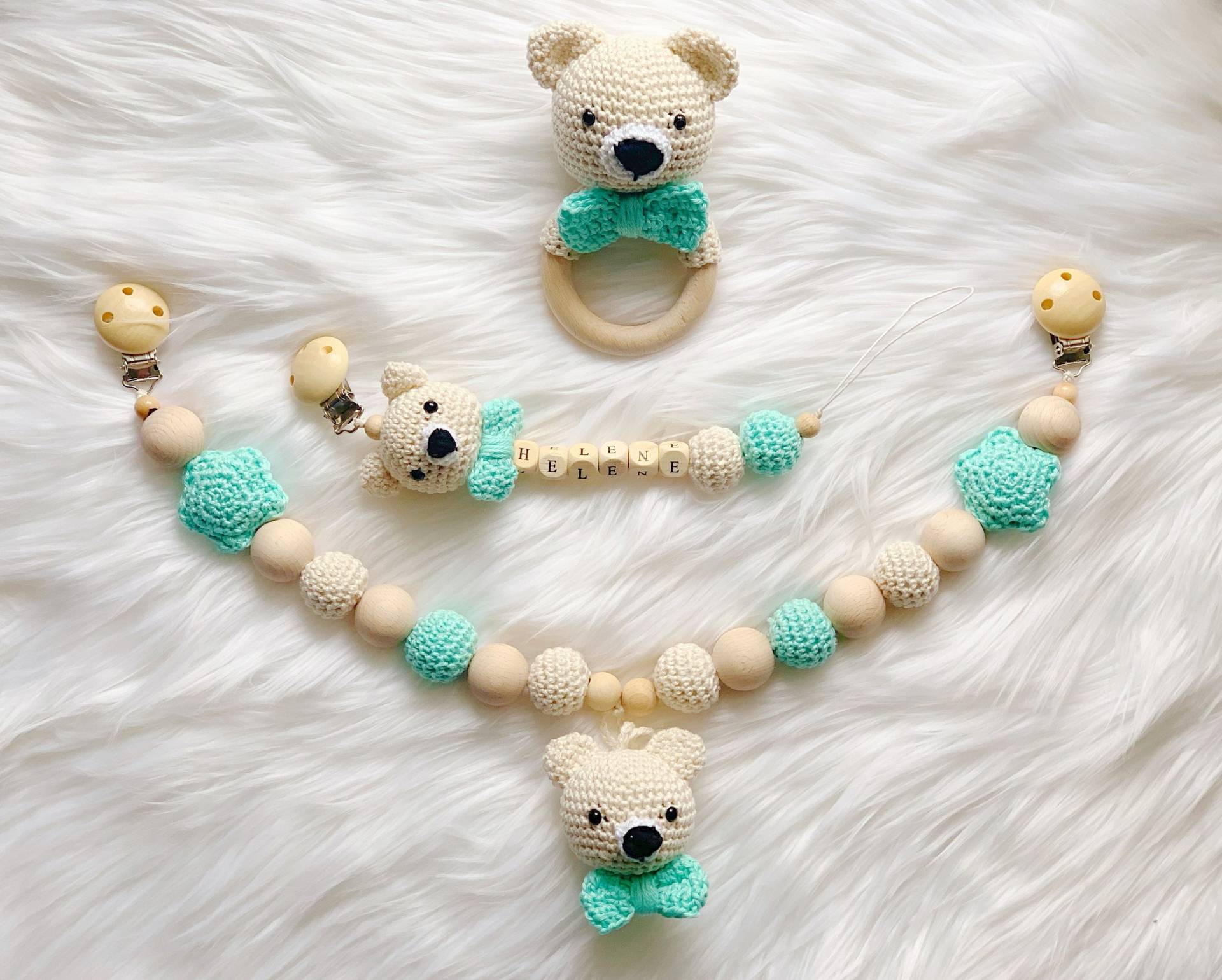 Baby Geschenk Häkel Set Amigurumi Schnullerhalter Schnullerclip Schnullerkette Rassel Greifling Kinderwagenkette Bär Baby Geschenk Häkel Set Amigurumi Schnullerhalter Schnullerclip Schnullerkette Rassel Greifling Kinderwagenkette Bär von Etsy - BestLovelythings