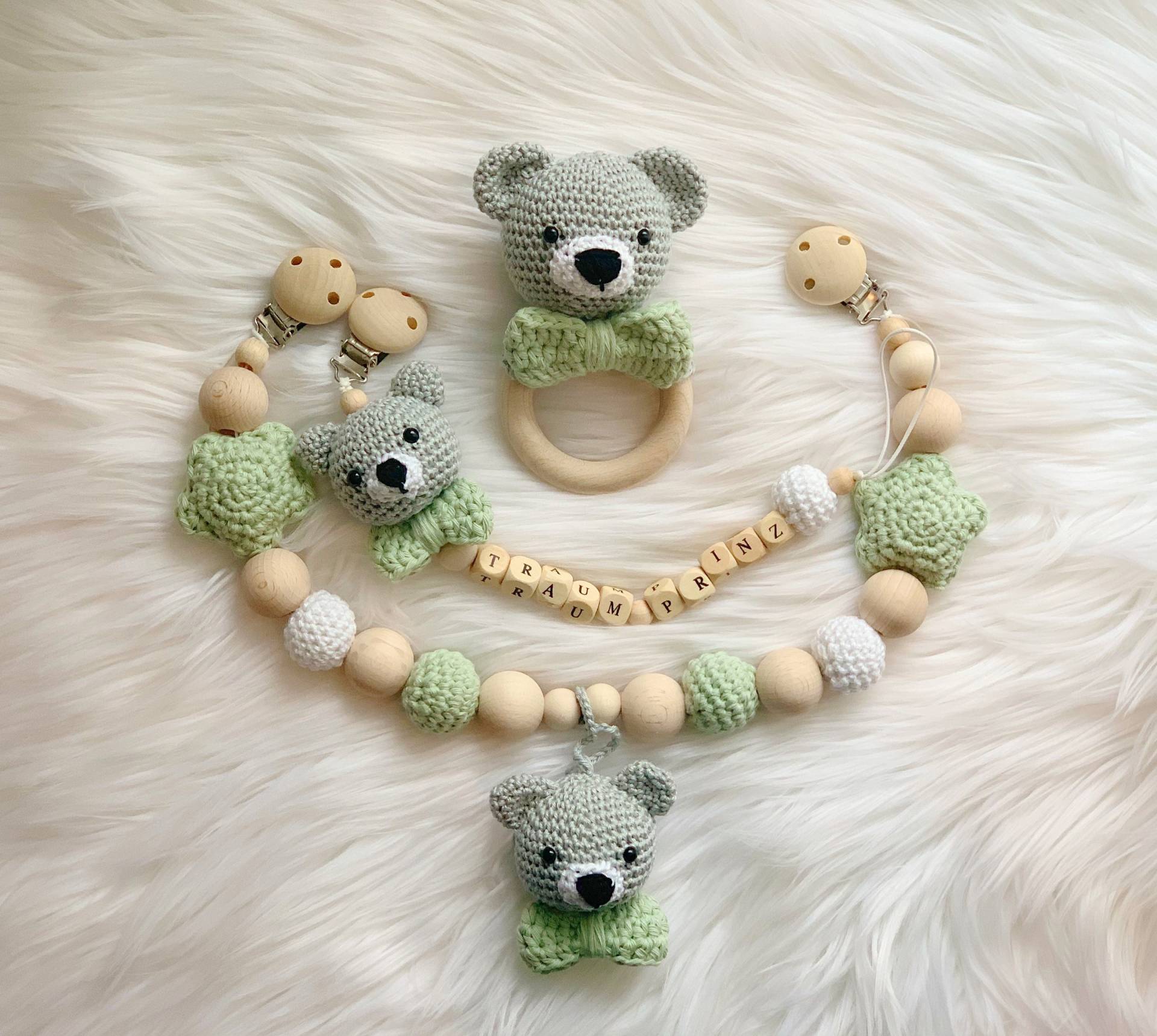 Baby Geschenk Häkel Set Amigurumi Schnullerhalter Schnullerclip Schnullerkette Rassel Greifling Kinderwagenkette Bär Baby Geschenk Häkel Set Amigurumi Schnullerhalter Schnullerclip Schnullerkette Rassel Greifling Kinderwagenkette Bär von Etsy - BestLovelythings