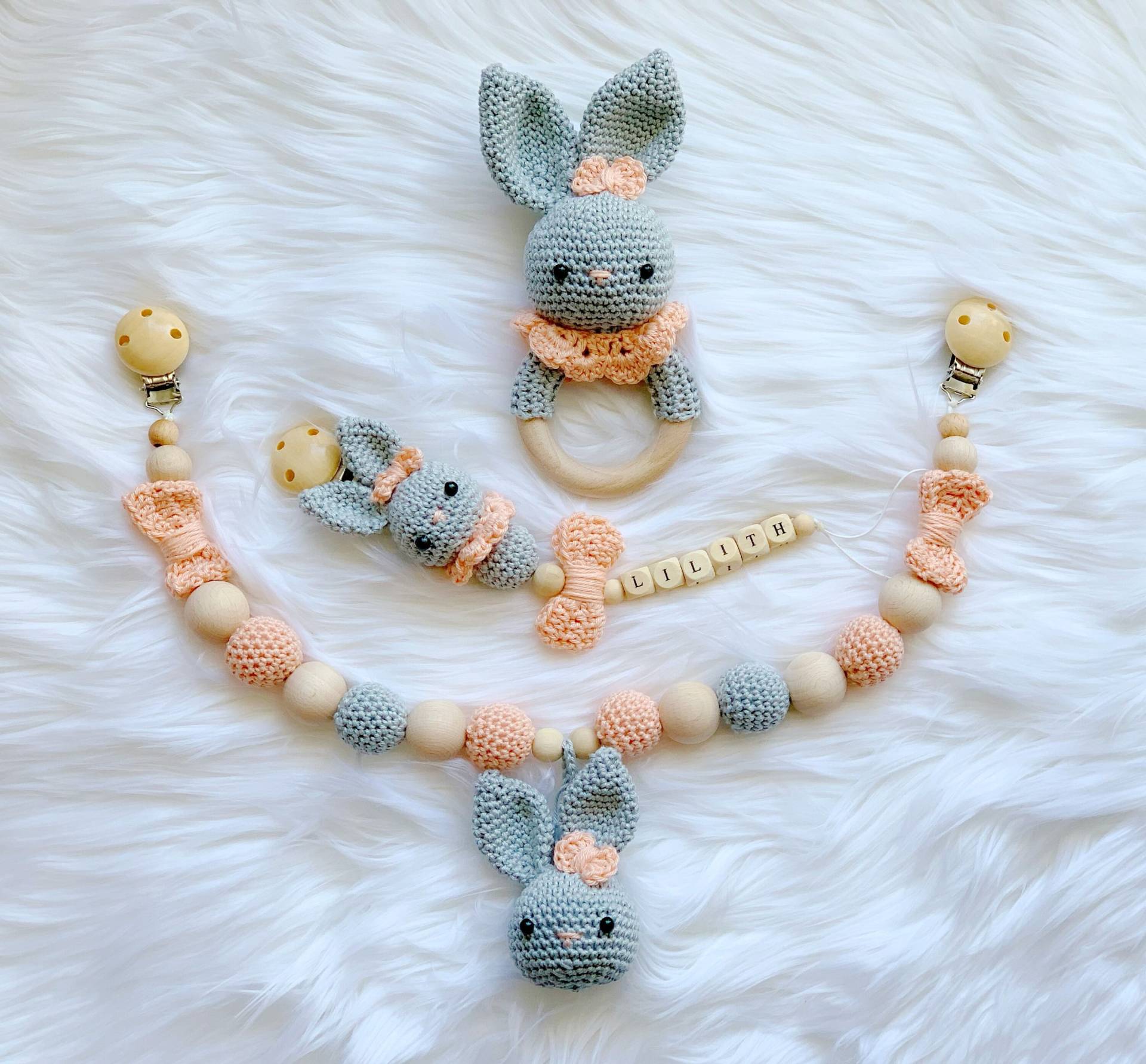 Baby Geschenk Häkel Set Amigurumi Schnullerhalter Schnullerclip Schnullerkette Rassel Greifling Kinderwagenkette Hase von Etsy - BestLovelythings