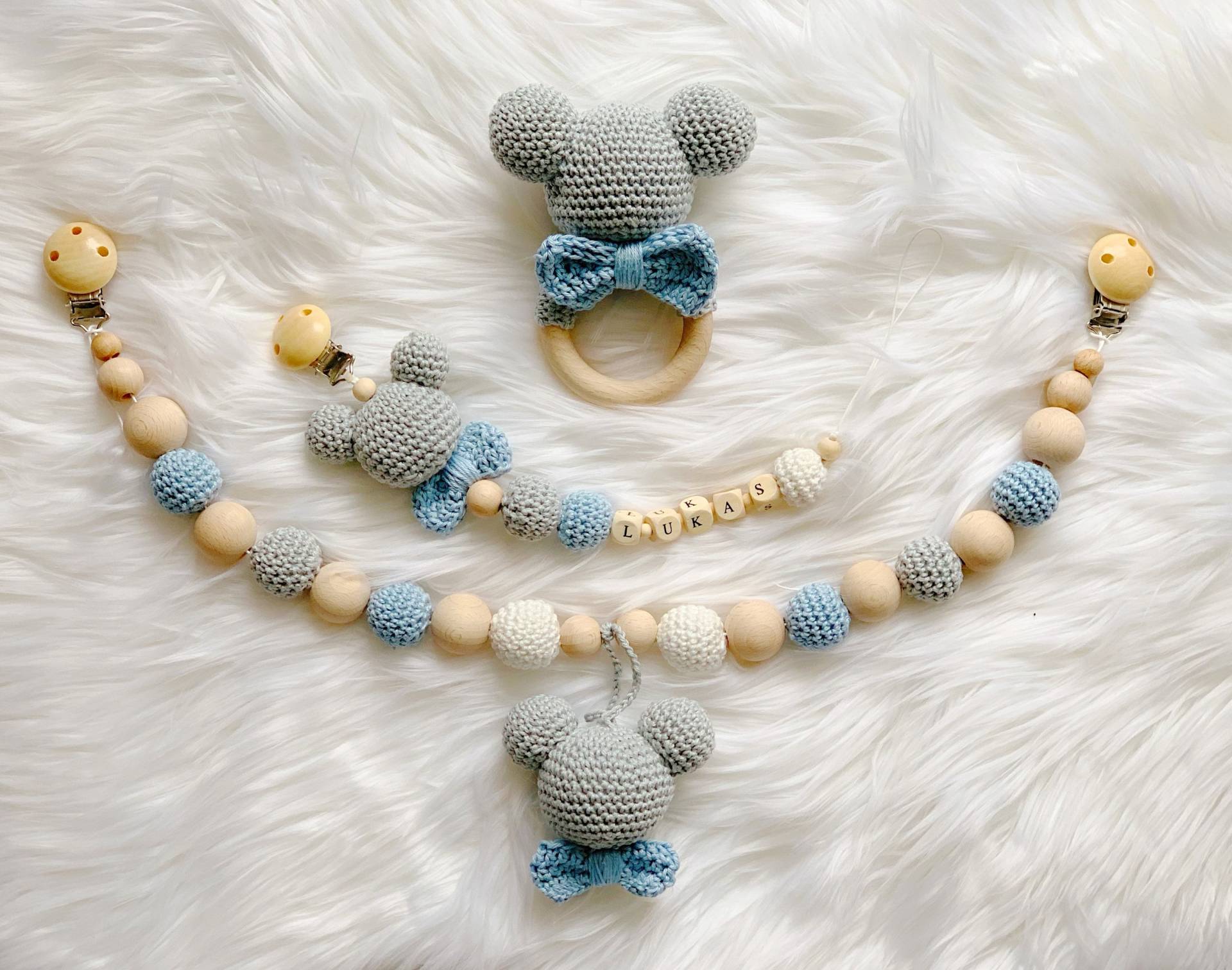 Baby Geschenk Häkel Set Amigurumi Schnullerkette Kinderwagenkette Rassel Greifling Mickey Mouse von Etsy - BestLovelythings