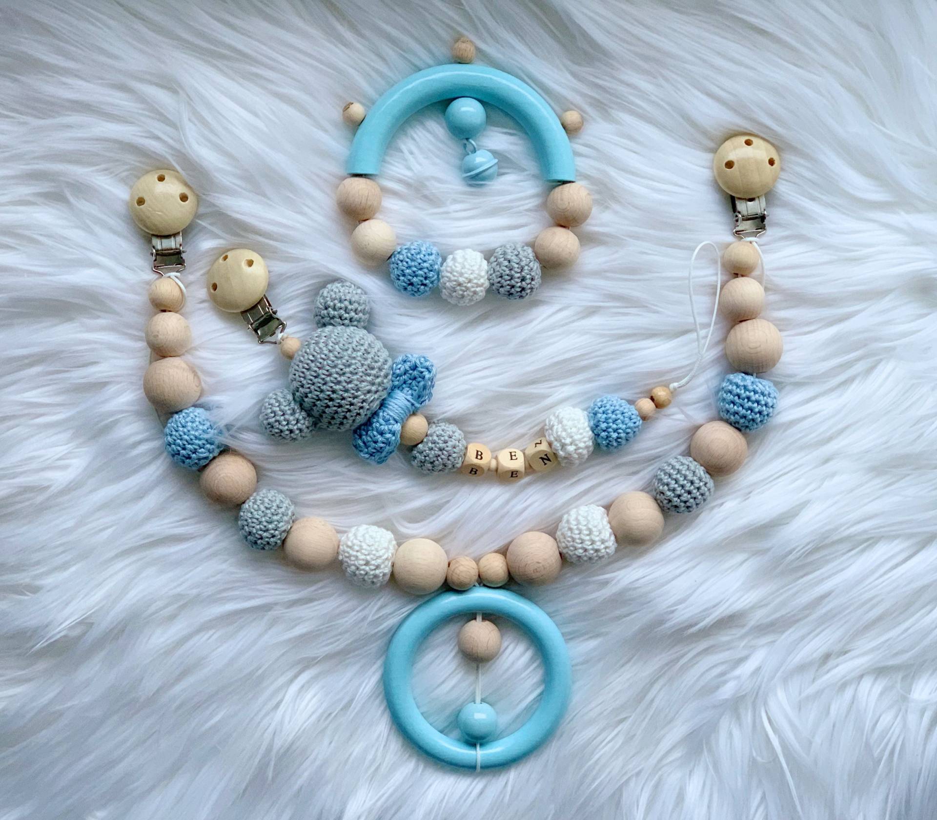 Baby Geschenk Häkel Set Amigurumi Schnullerkette Kinderwagenkette Rassel Greifling Mickey Mouse Baby Geschenk Häkel Set Amigurumi Schnullerkette Kinderwagenkette Rassel Greifling Mickey Mouse von Etsy - BestLovelythings