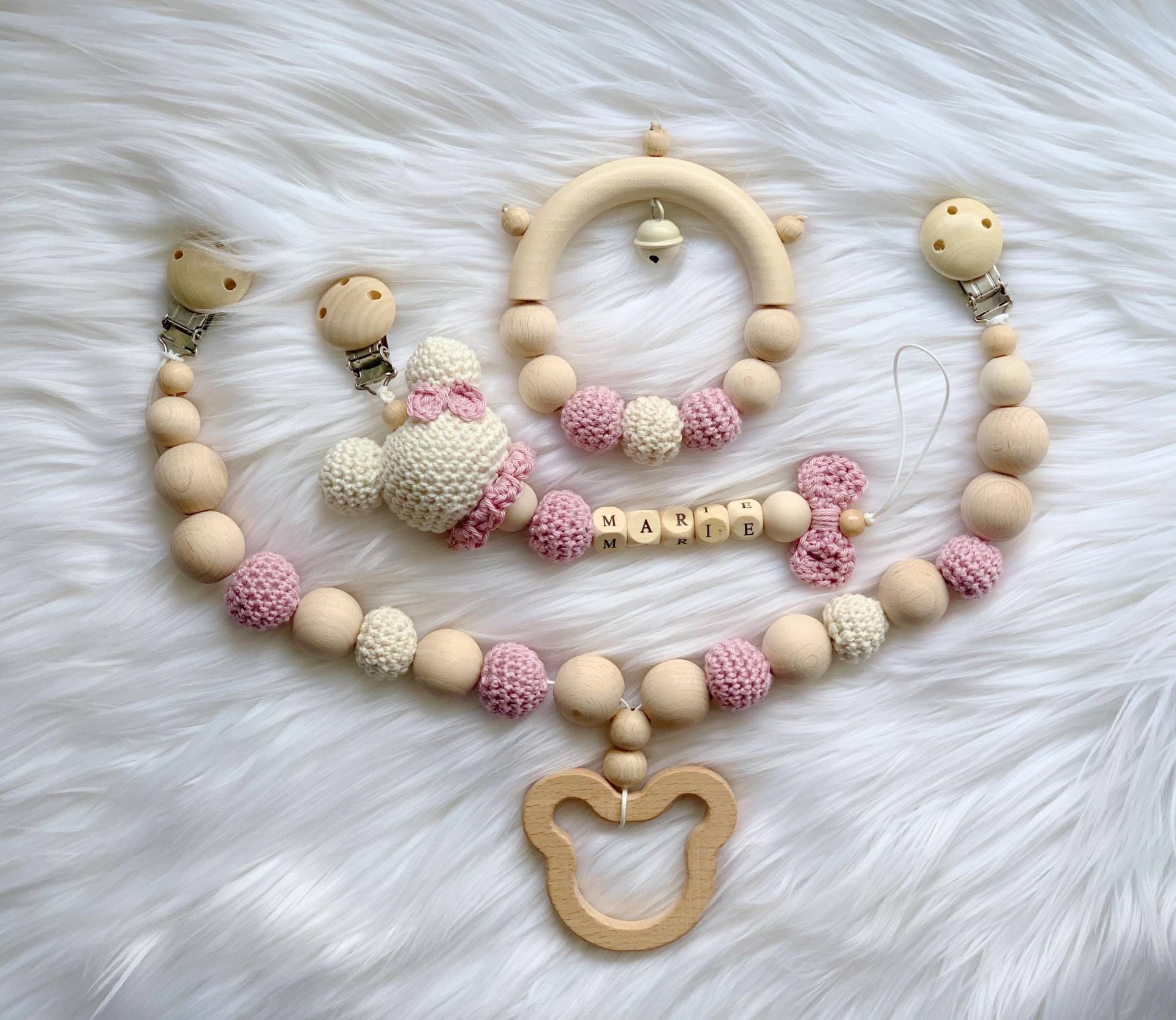 Baby Geschenk Häkel Set Amigurumi Schnullerkette Kinderwagenkette Rassel Greifling Minnie Mickey Mouse Baby Geschenk Häkel Set Amigurumi Schnullerkette Kinderwagenkette Rassel Greifling Minnie Mickey Mouse von Etsy - BestLovelythings