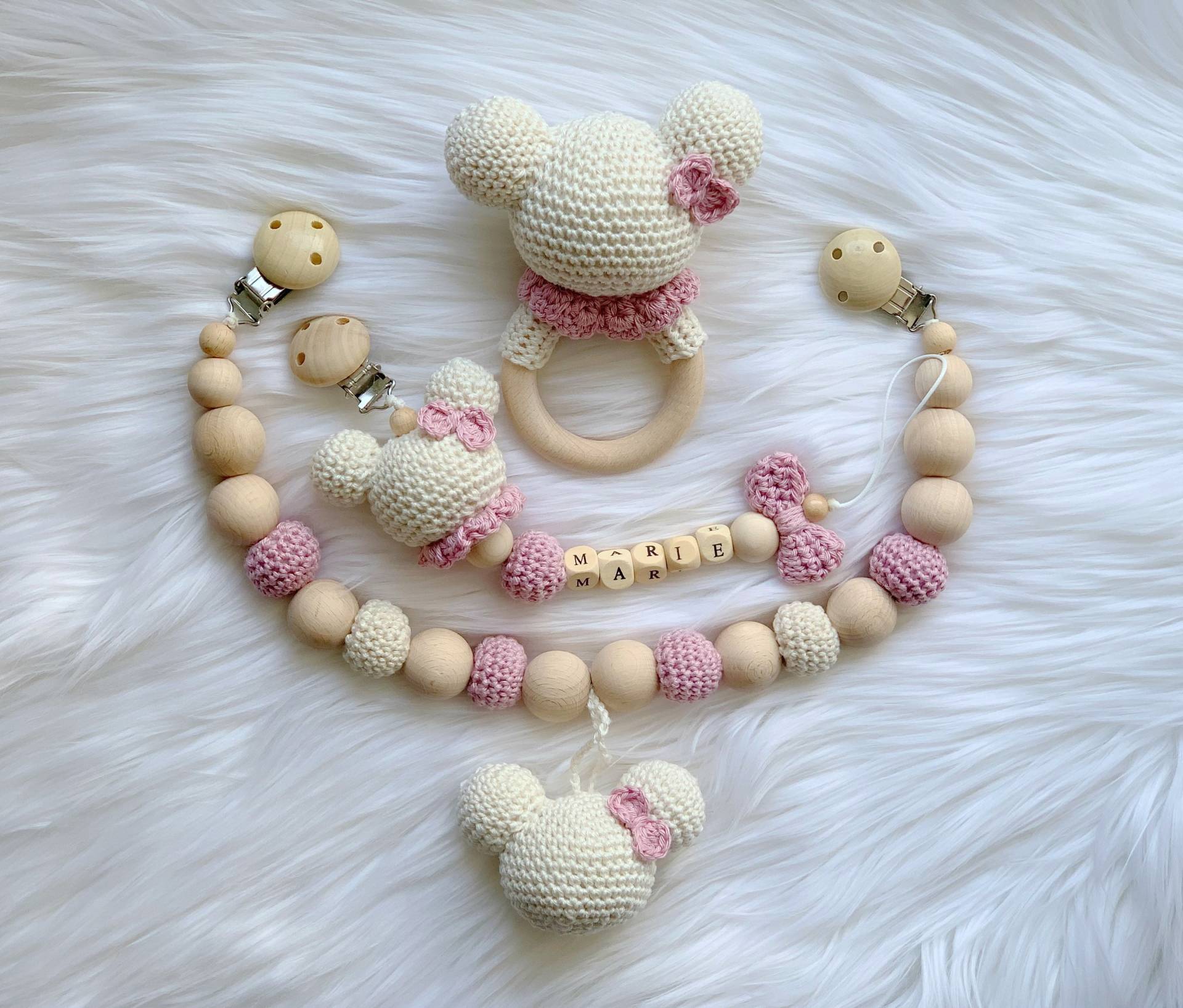 Baby Geschenk Häkel Set Amigurumi Schnullerkette Kinderwagenkette Rassel Greifling Minnie Mickey Mouse Baby Geschenk Häkel Set Amigurumi Schnullerkette Kinderwagenkette Rassel Greifling Minnie Mickey Mouse von Etsy - BestLovelythings